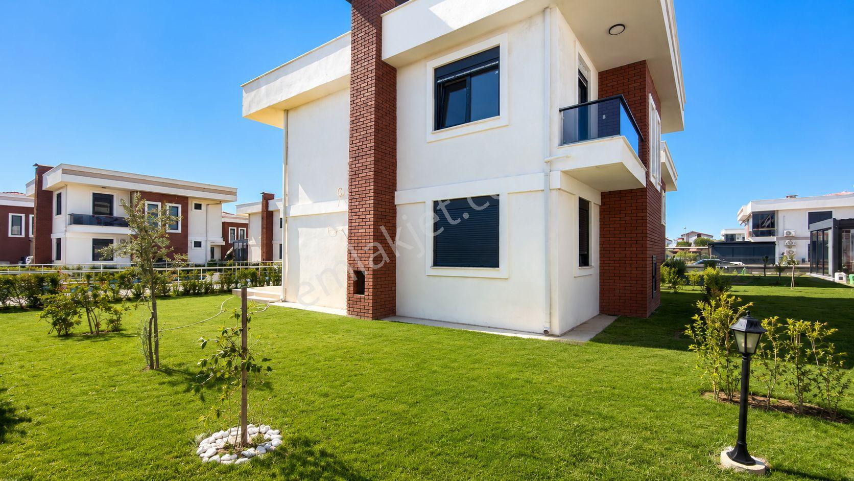 No:10 Gayrimenkul’den Denize Sıfır, Havuzlu Site İçerisinde Havuz Başı Konumda 4+1 Geniş Villa - Görsel 5