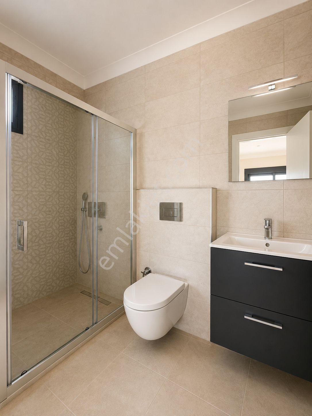 No:10 Gayrimenkul’den Denize Sıfır, Havuzlu Site İçerisinde Havuz Başı Konumda 4+1 Geniş Villa - Görsel 26