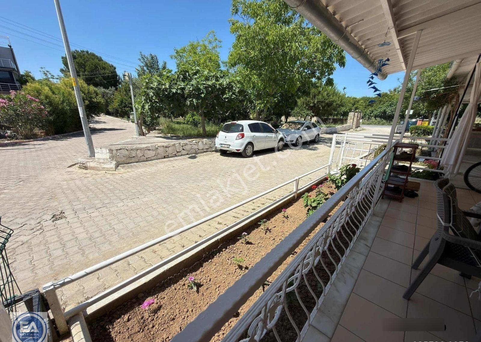 Kuşadası Denizde 750 Metre Mesafede 3 + 1 Masraf Bahçeli Satılık - Görsel 3