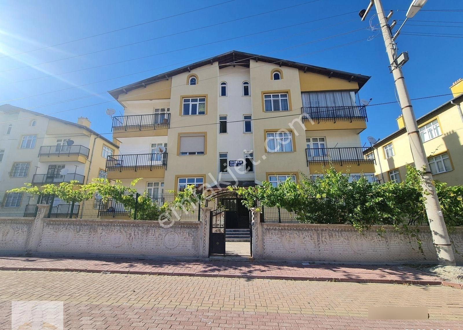 Bosna Merkezde Yapılı 3+1 Daire - 3 Cepheli ,site İçinde