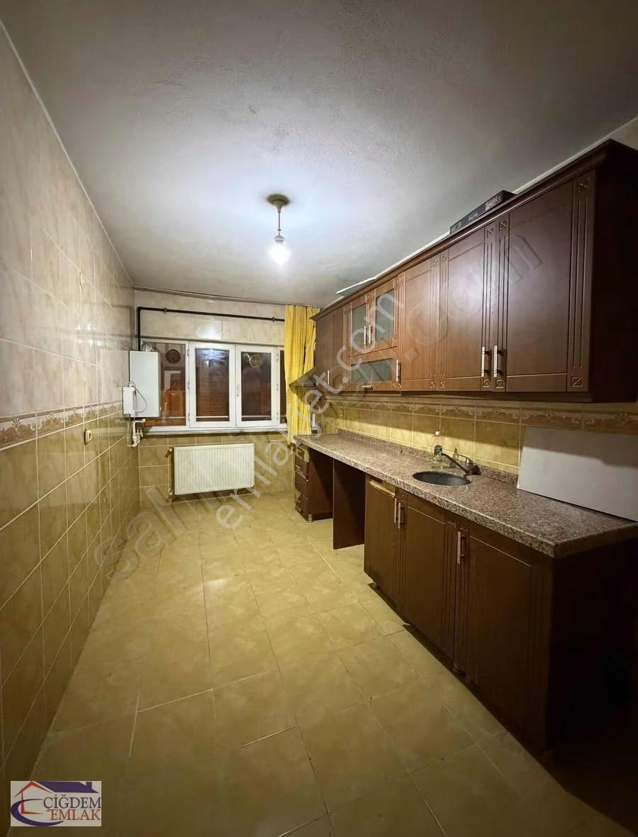Esenyurt'ta Merkezi Konumda Kiralık Ferah 2. Kat Daire