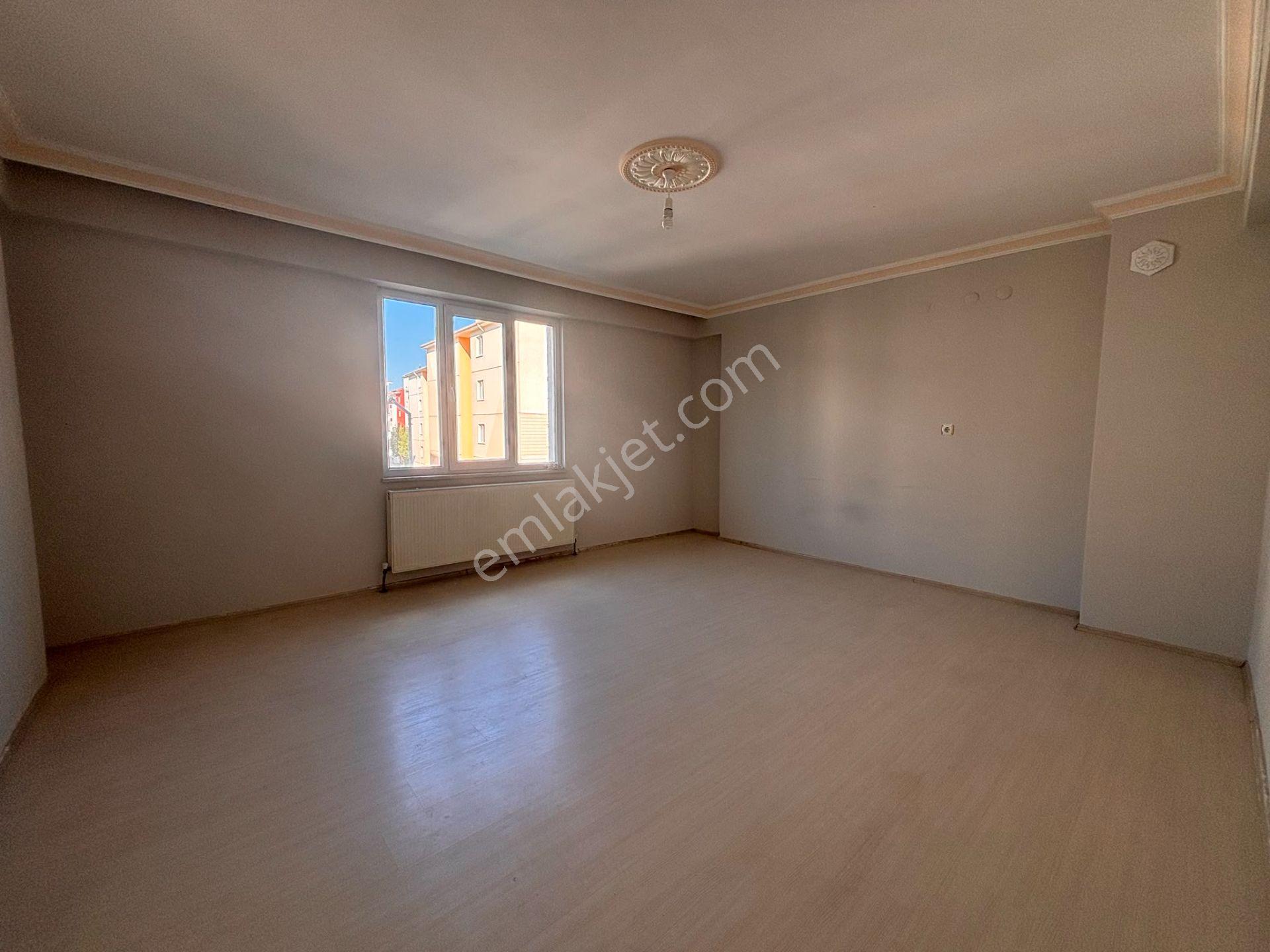 Osmancık Caddesi Yanında Kiralık Ara Kat 3+1 Daire - Görsel 2