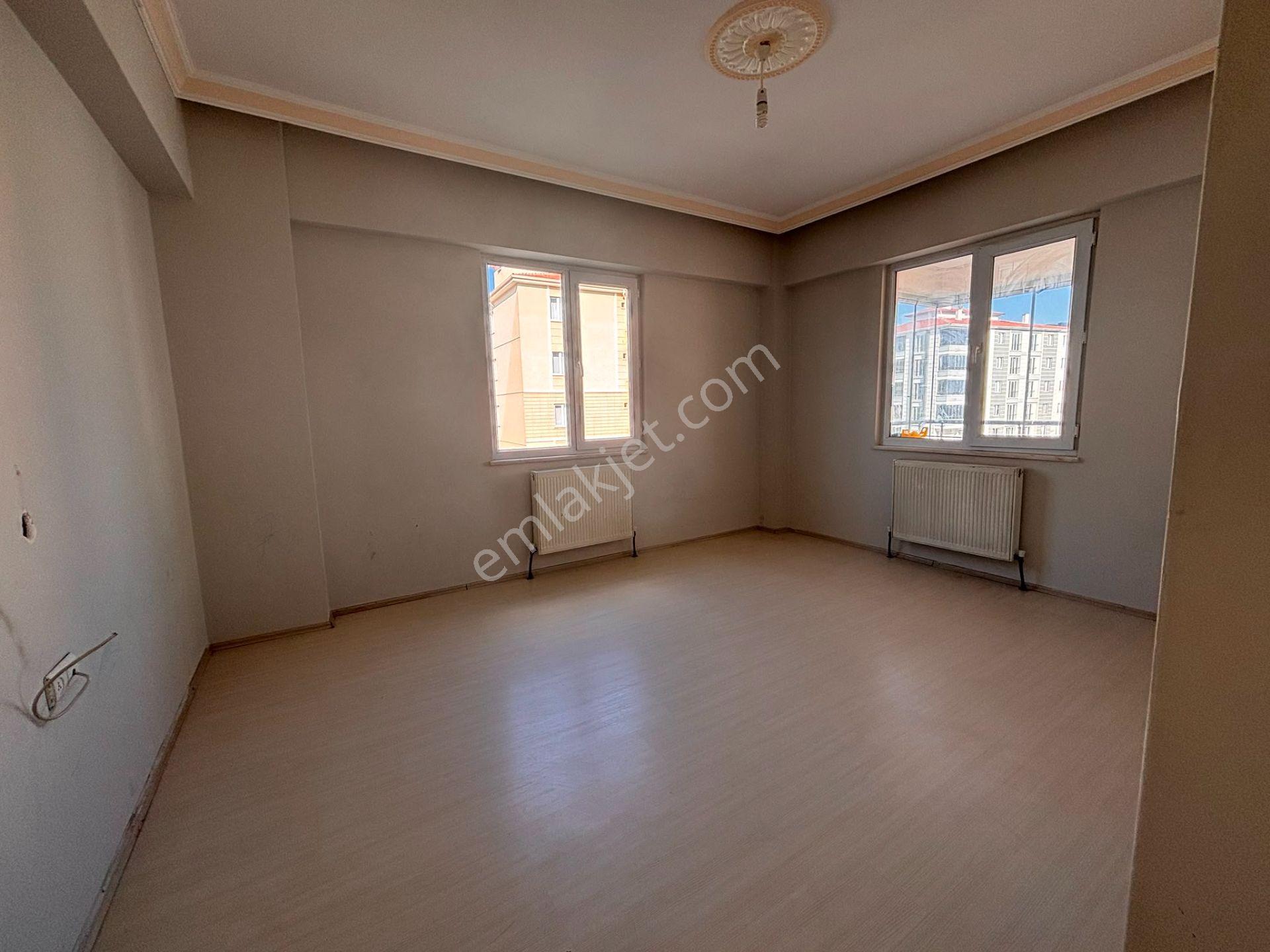 Osmancık Caddesi Yanında Kiralık Ara Kat 3+1 Daire - Görsel 8