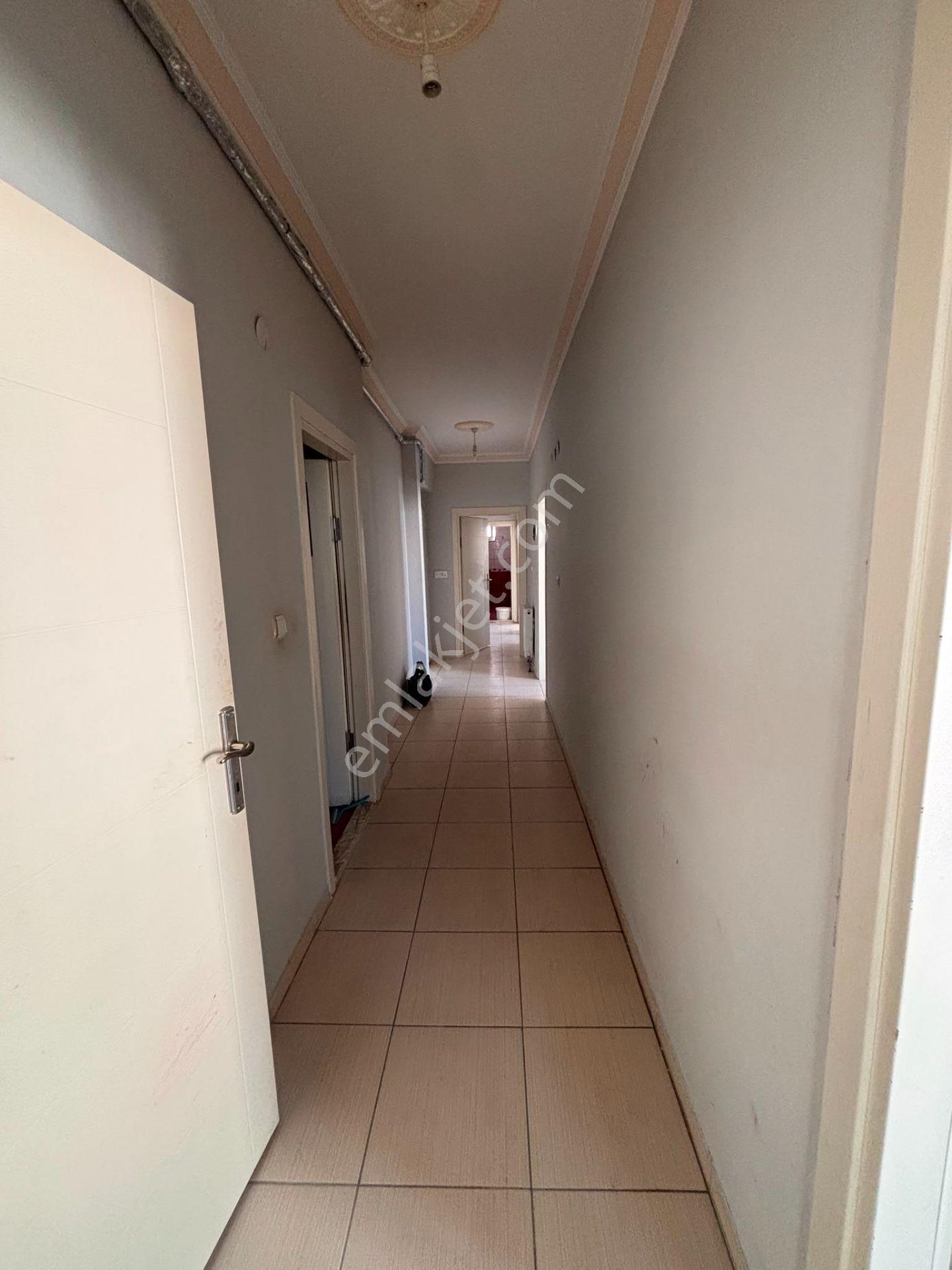 Osmancık Caddesi Yanında Kiralık Ara Kat 3+1 Daire - Görsel 9