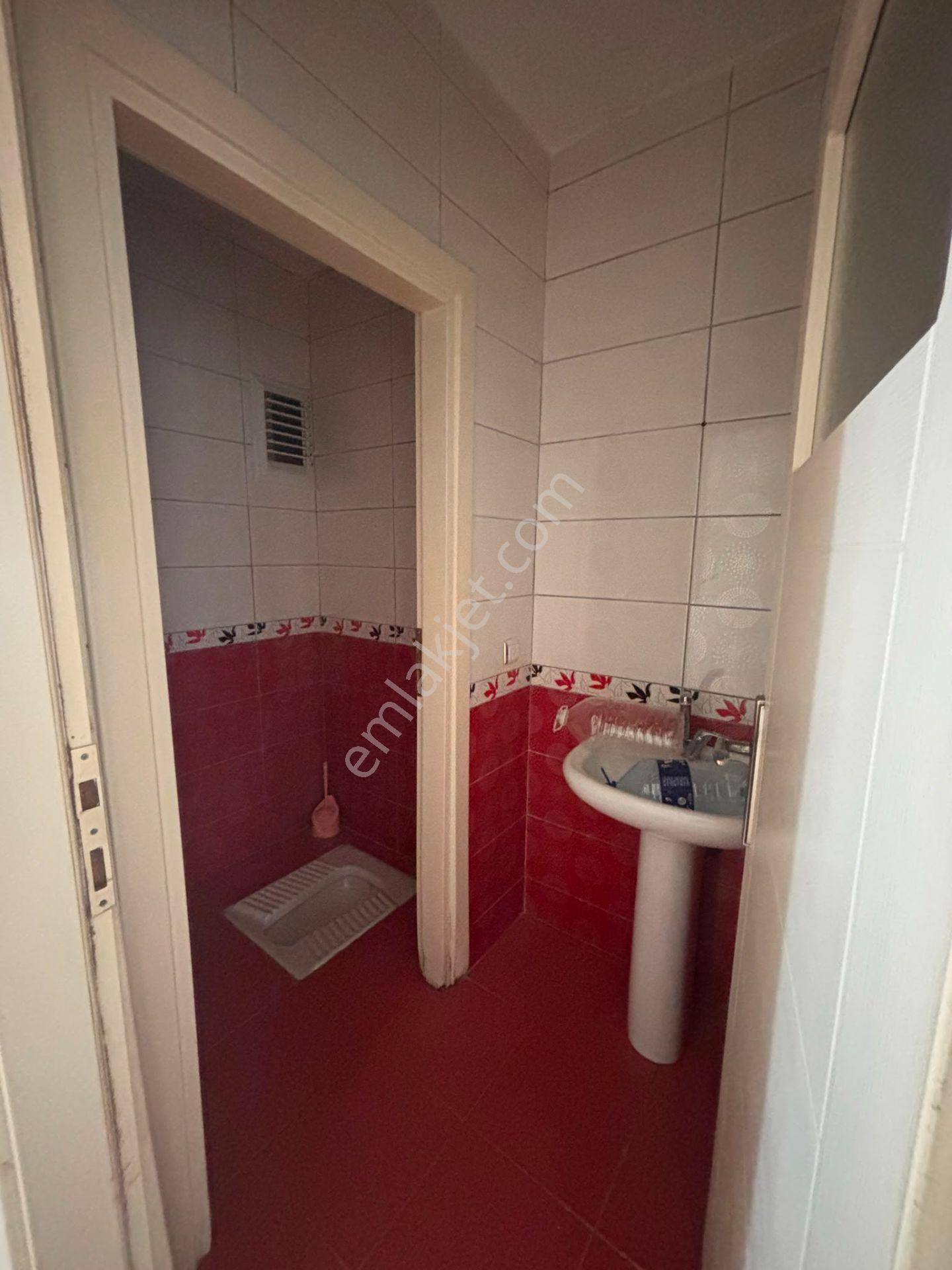 Osmancık Caddesi Yanında Kiralık Ara Kat 3+1 Daire - Görsel 13