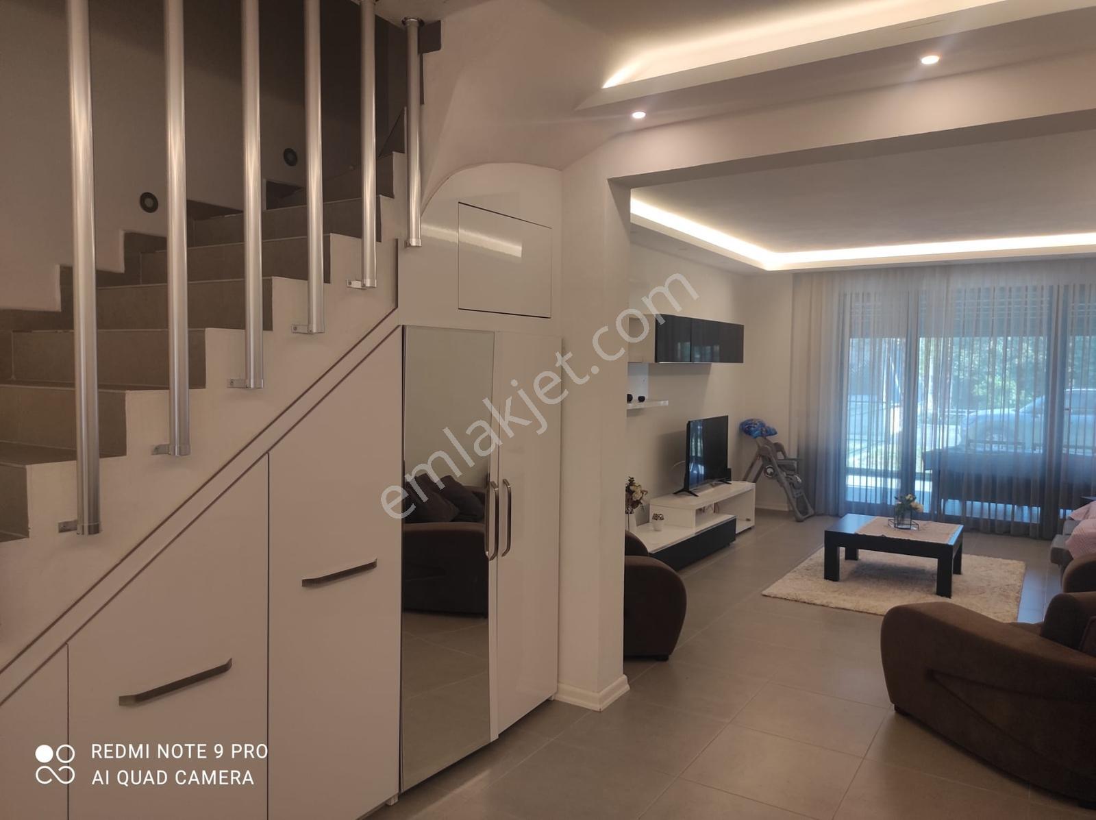 Kocaeli Karamürsel Kayacık Mah. Satılık Havuzlu Triplex Villa - Görsel 17