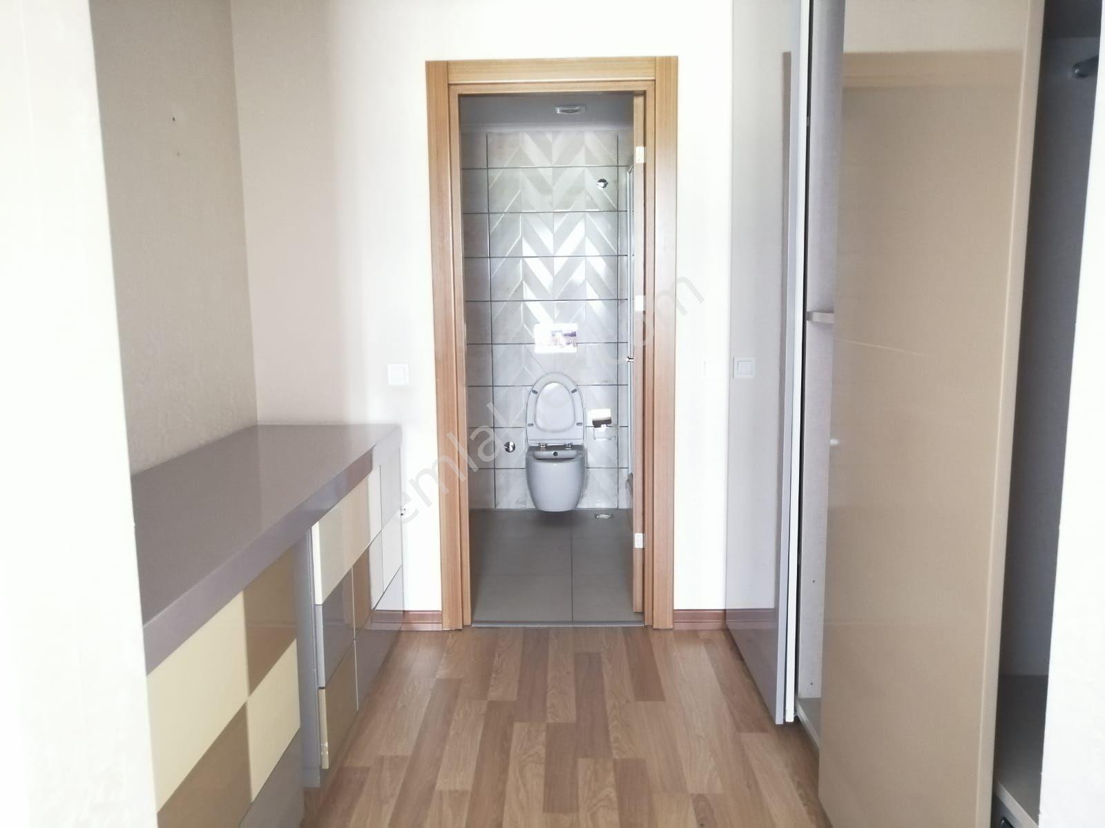 Ata Mahallesi Söğüt Bahçe Ara Kat Boyalı Kiralık 4+1 - Görsel 19