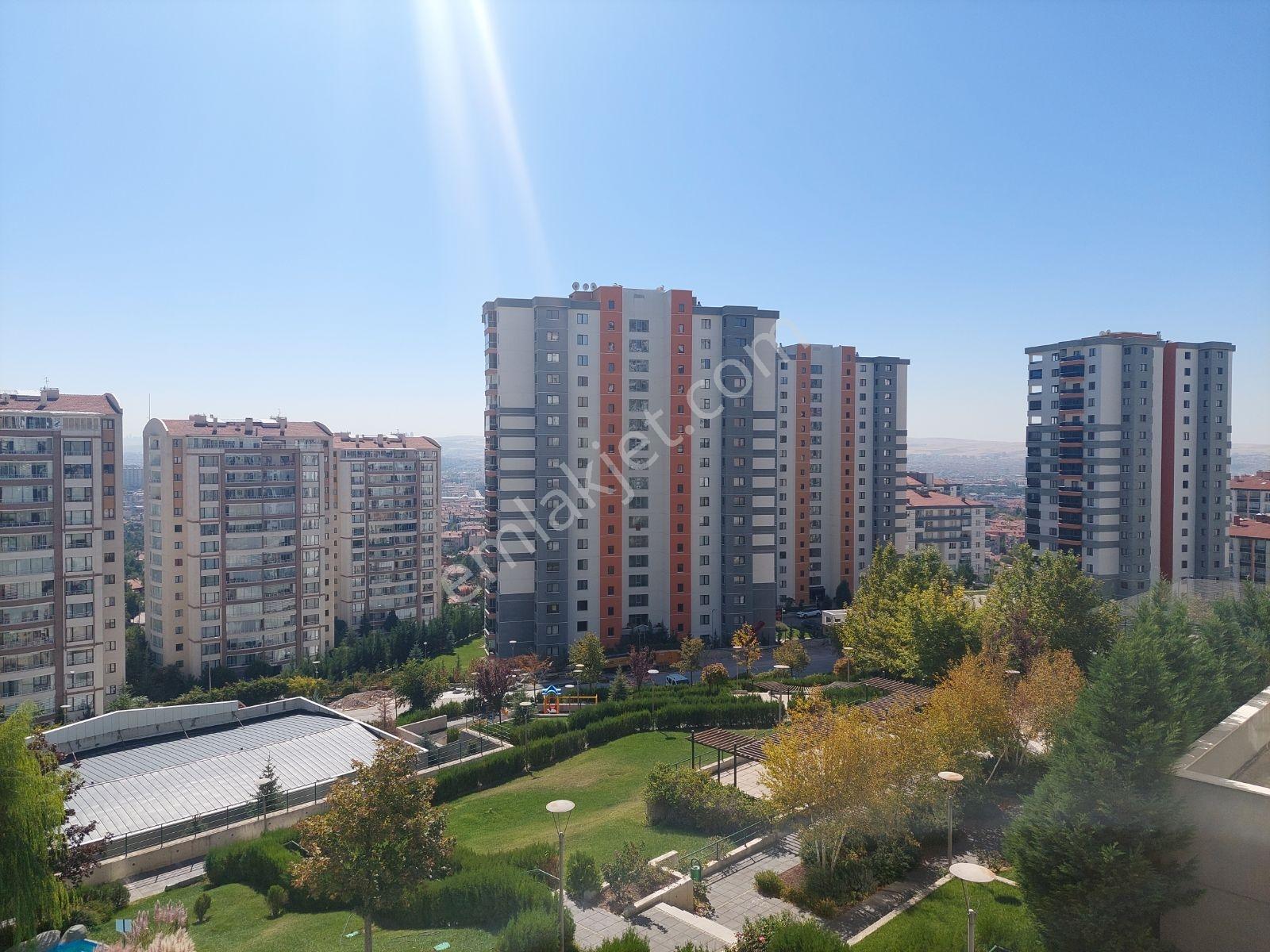 Ata Mahallesi Söğüt Bahçe Ara Kat Boyalı Kiralık 4+1 - Görsel 6