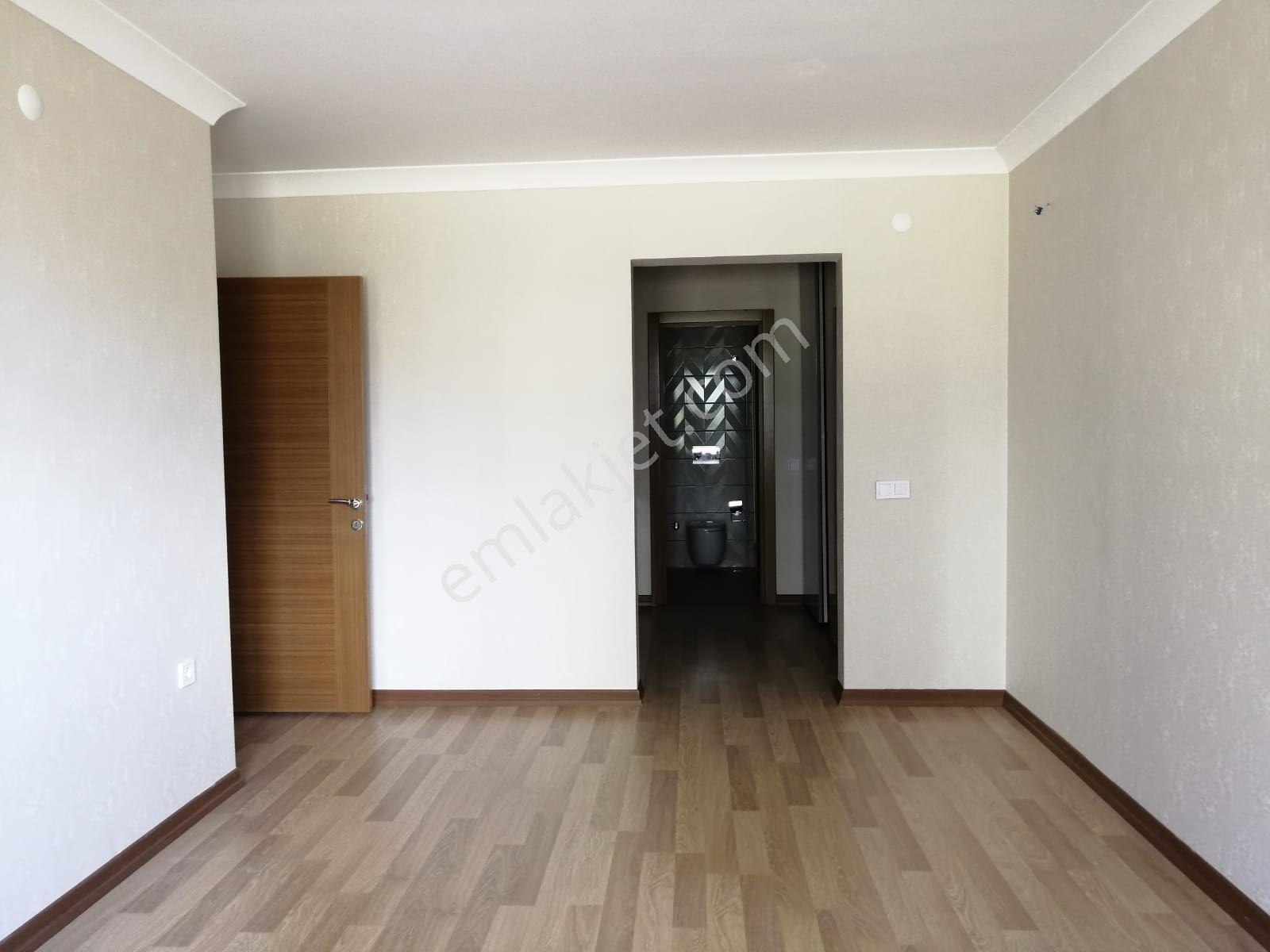 Ata Mahallesi Söğüt Bahçe Ara Kat Boyalı Kiralık 4+1 - Görsel 3
