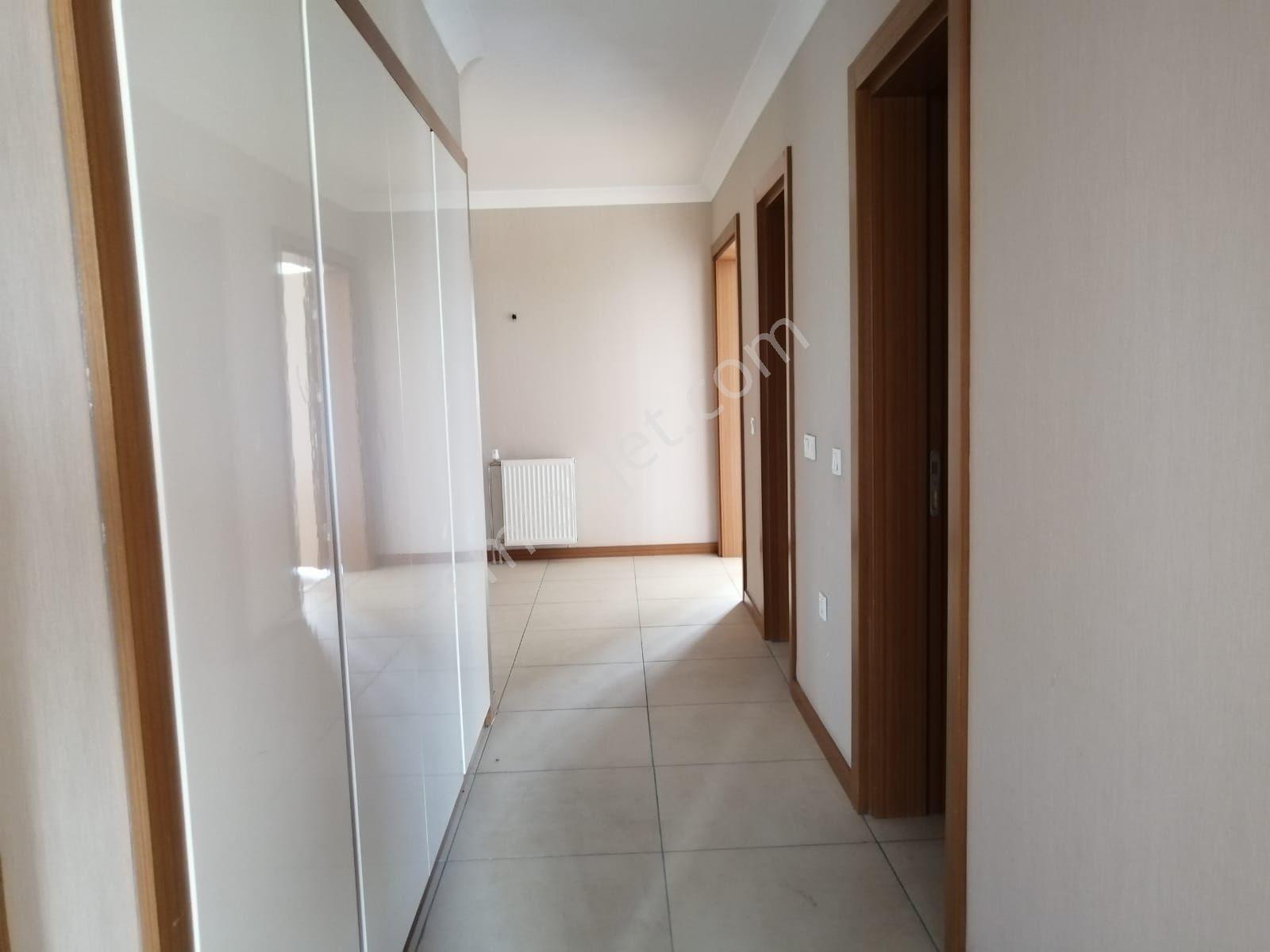 Ata Mahallesi Söğüt Bahçe Ara Kat Boyalı Kiralık 4+1 - Görsel 29