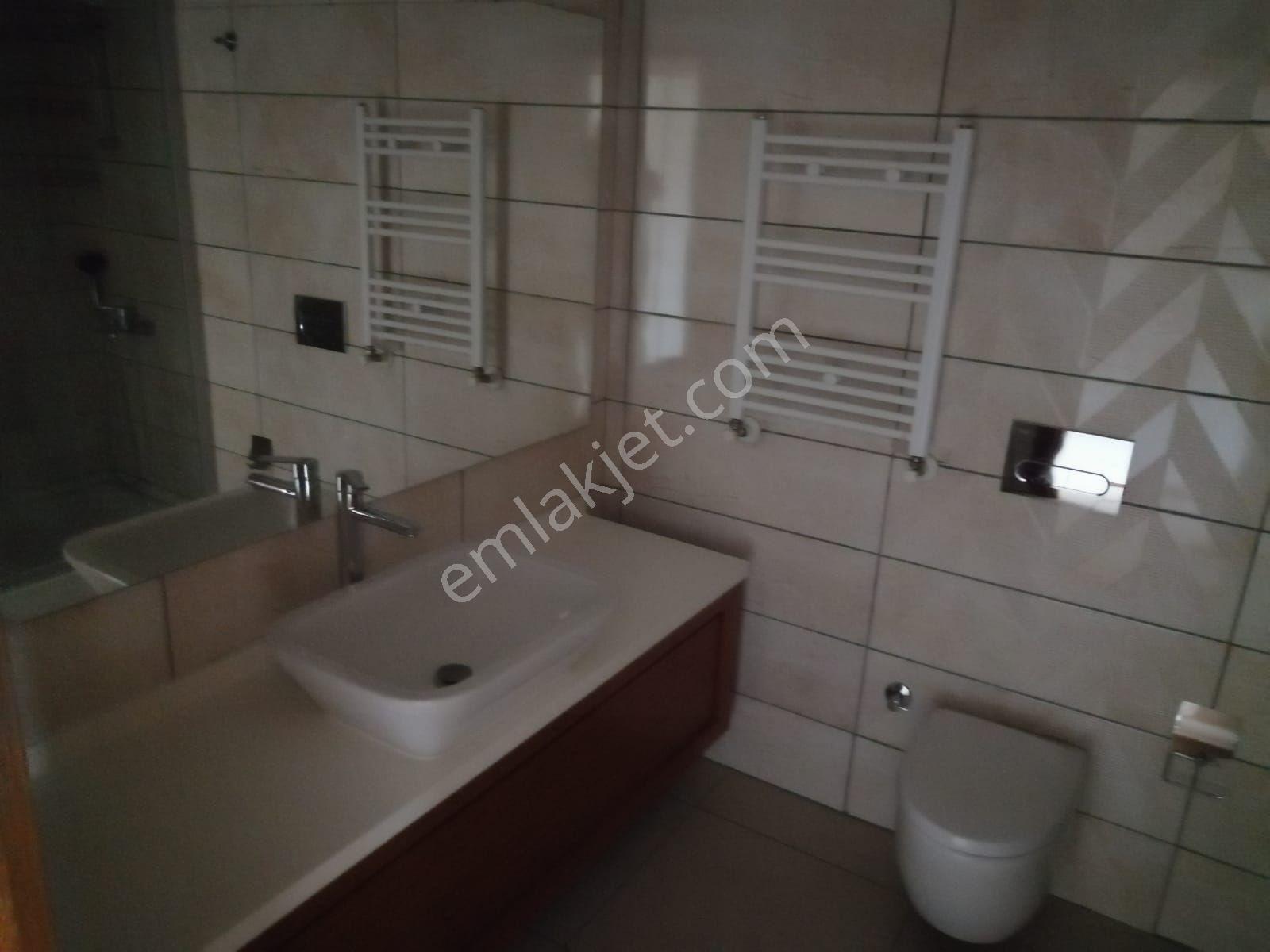 Ata Mahallesi Söğüt Bahçe Ara Kat Boyalı Kiralık 4+1 - Görsel 11