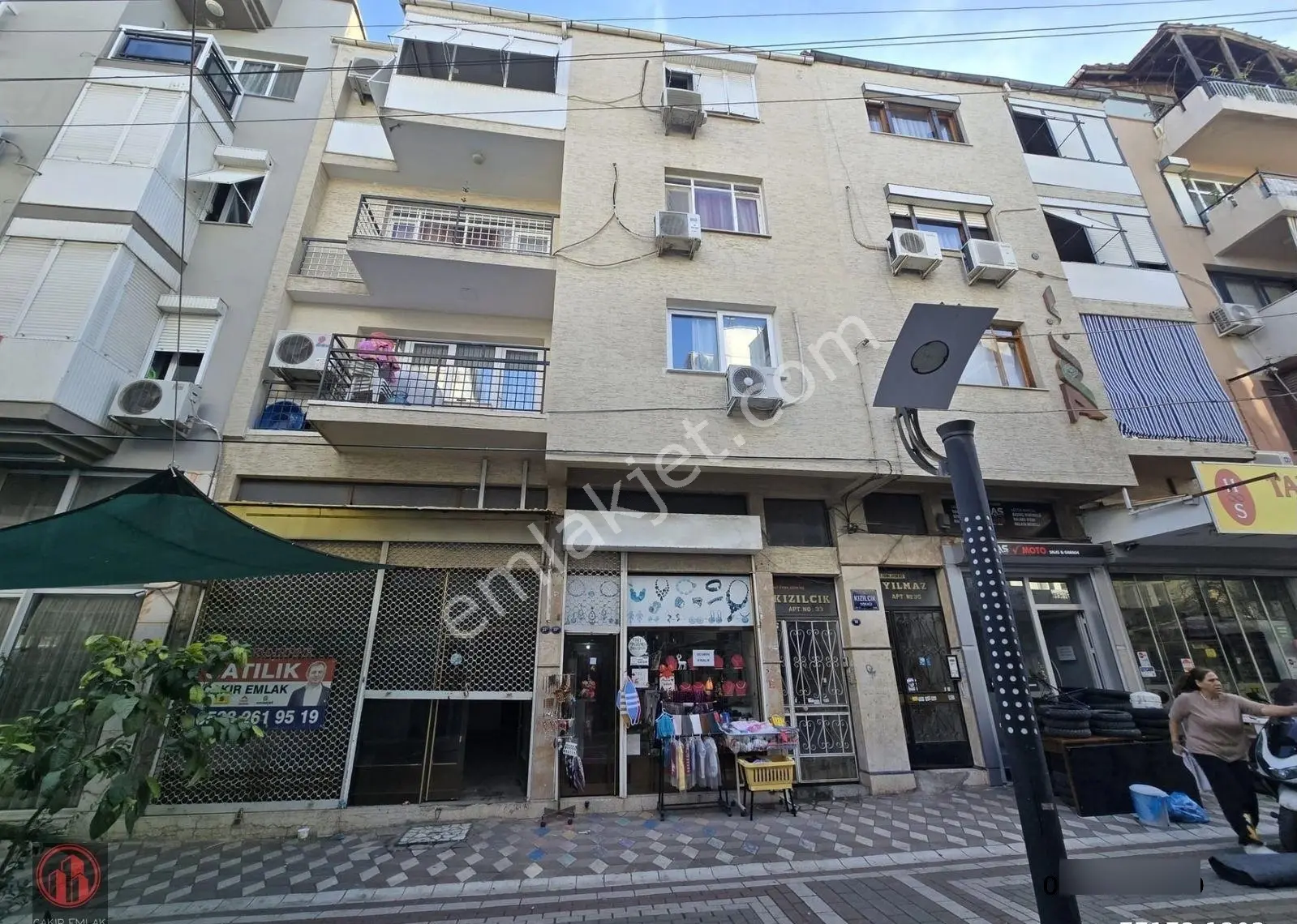 Balçova Sevgi Yolunda Satılık 150 M² Dükkan&mağaza