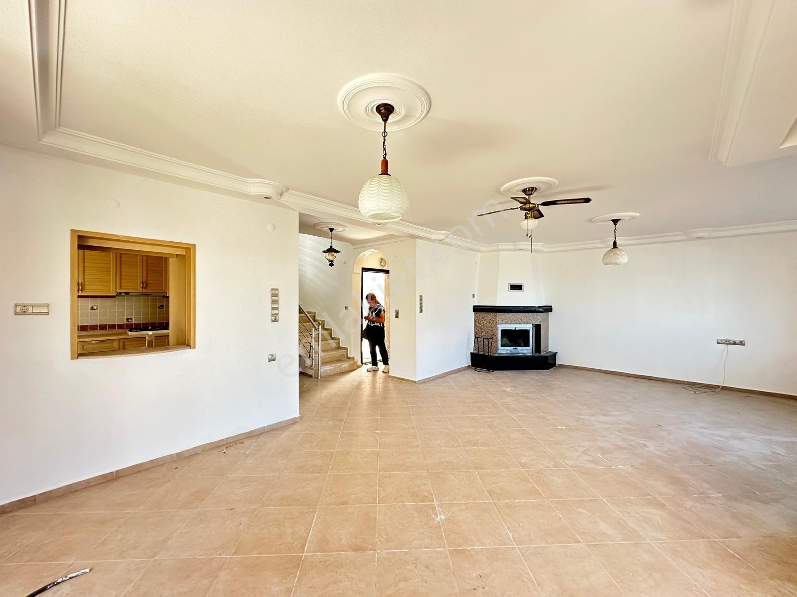 Kuşadası Bayraklıdede’de Deniz Manzaralı 4+1 Büyük Bahçeli Satılık Villa - Görsel 9
