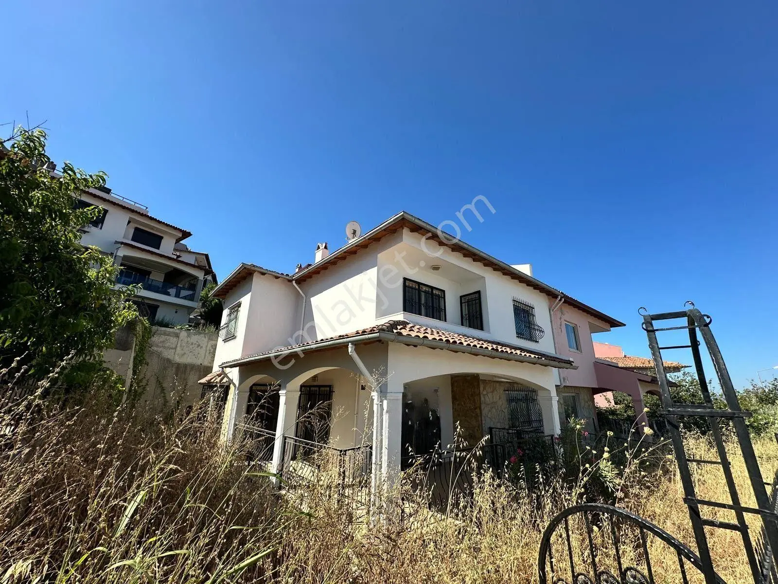 Kuşadası Bayraklıdede’de Deniz Manzaralı 4+1 Büyük Bahçeli Satılık Villa - Görsel 5