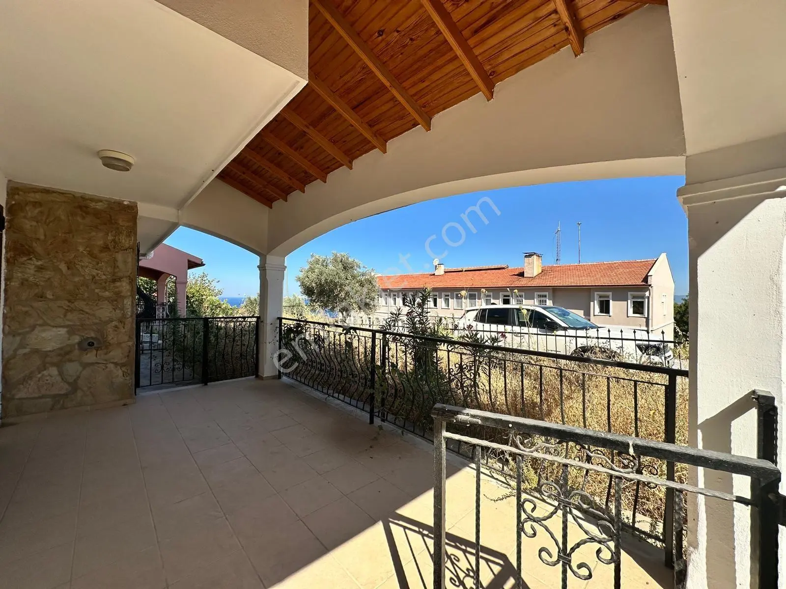 Kuşadası Bayraklıdede’de Deniz Manzaralı 4+1 Büyük Bahçeli Satılık Villa - Görsel 6