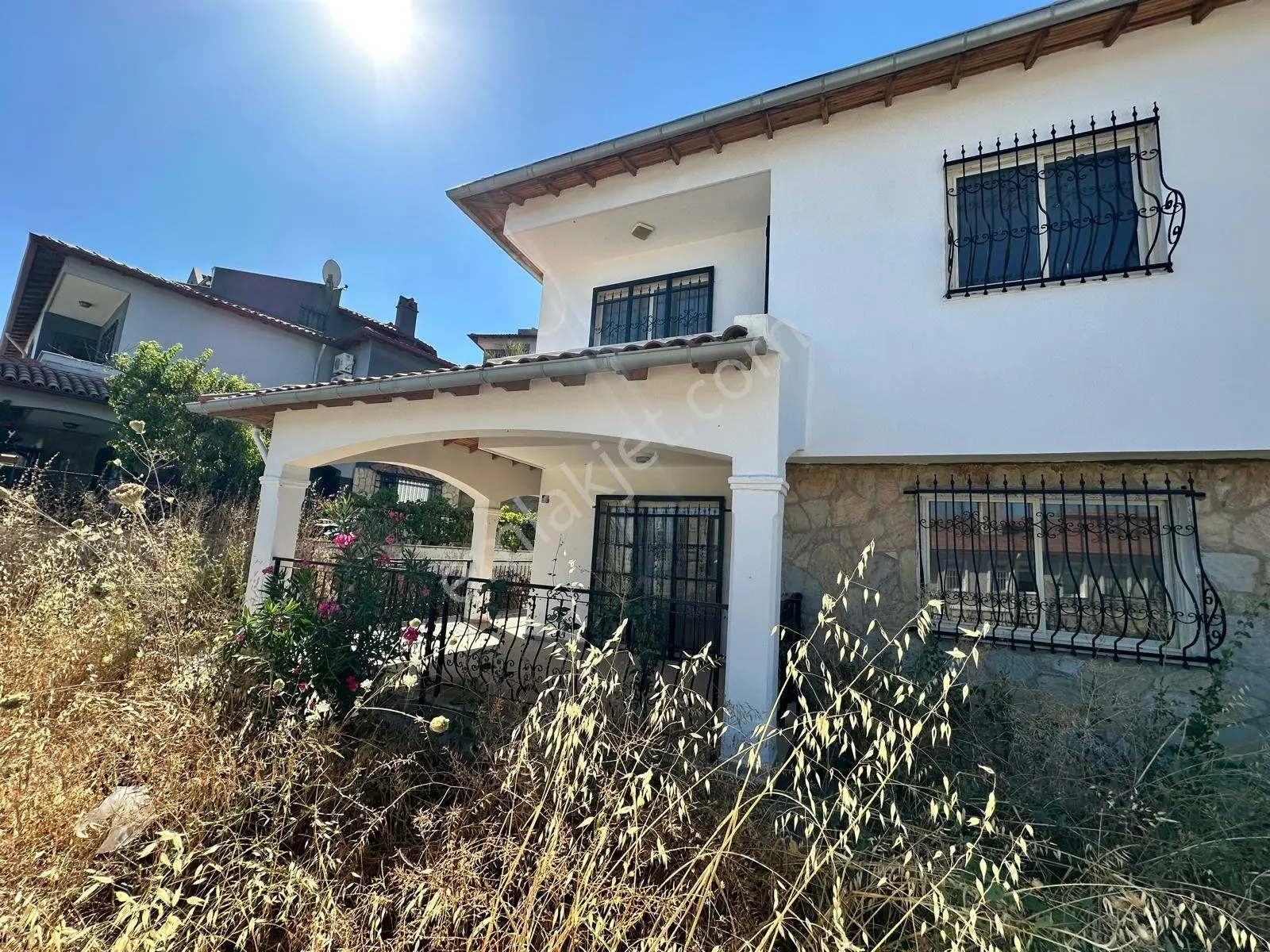 Kuşadası Bayraklıdede’de Deniz Manzaralı 4+1 Büyük Bahçeli Satılık Villa - Görsel 3