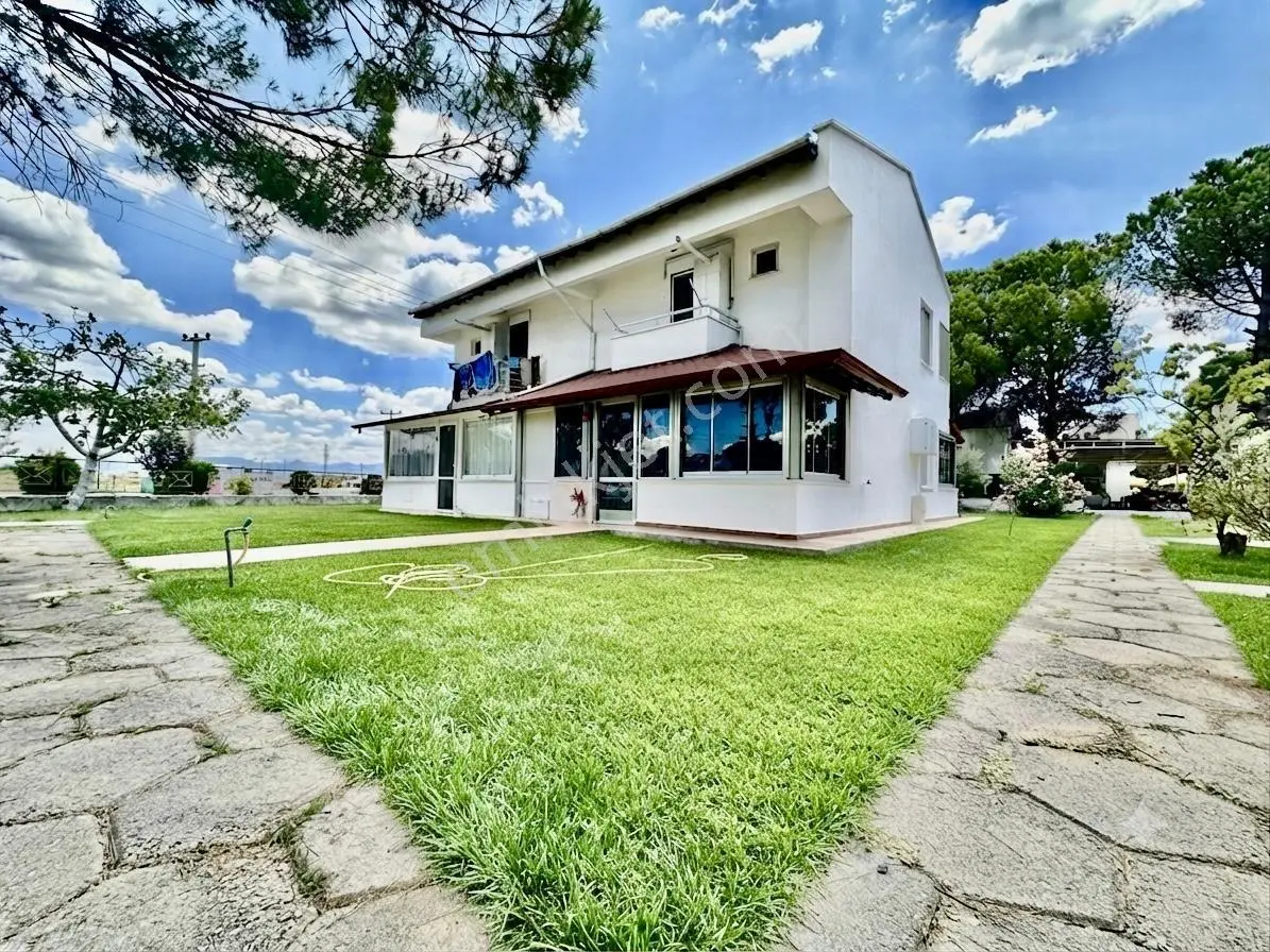 ꧁ay Emlaktan꧂hayallerinizi Süsleyecek Denize Sıfır Sitede Villa