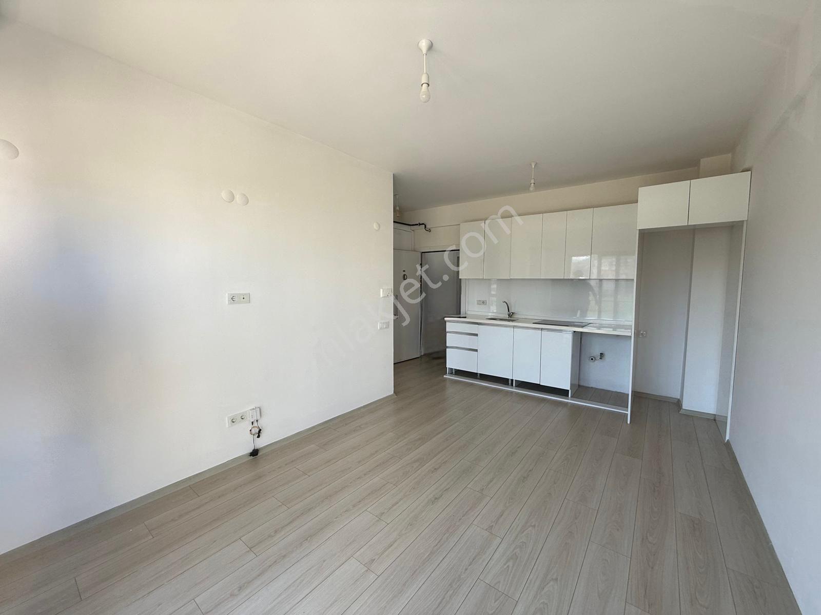 Cumhuriyet Mahallesi Fh Sitesinde Lüks 1+1 Kiralık Daire