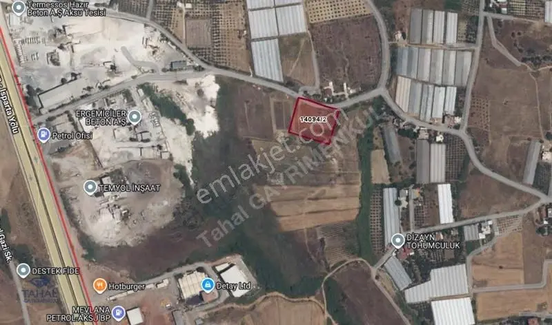 Aksu Macun'da 4 Dönüm İçerisinde Satılık 136 M2 Ticari Arsa