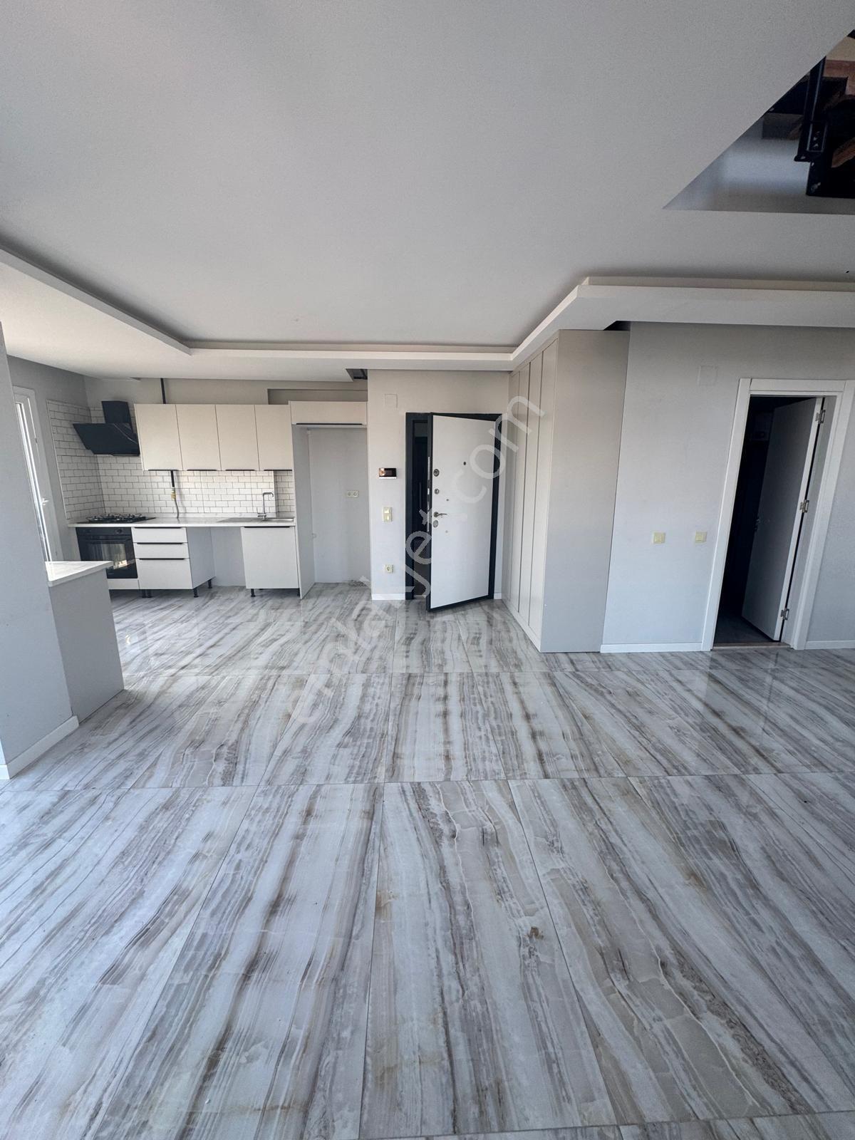 Çınarlıda Az Katlı 3+1 Açık Mutfak Doğalgazlı Migrosa Yakın Cadde Üzeri Kiralık Dubleks