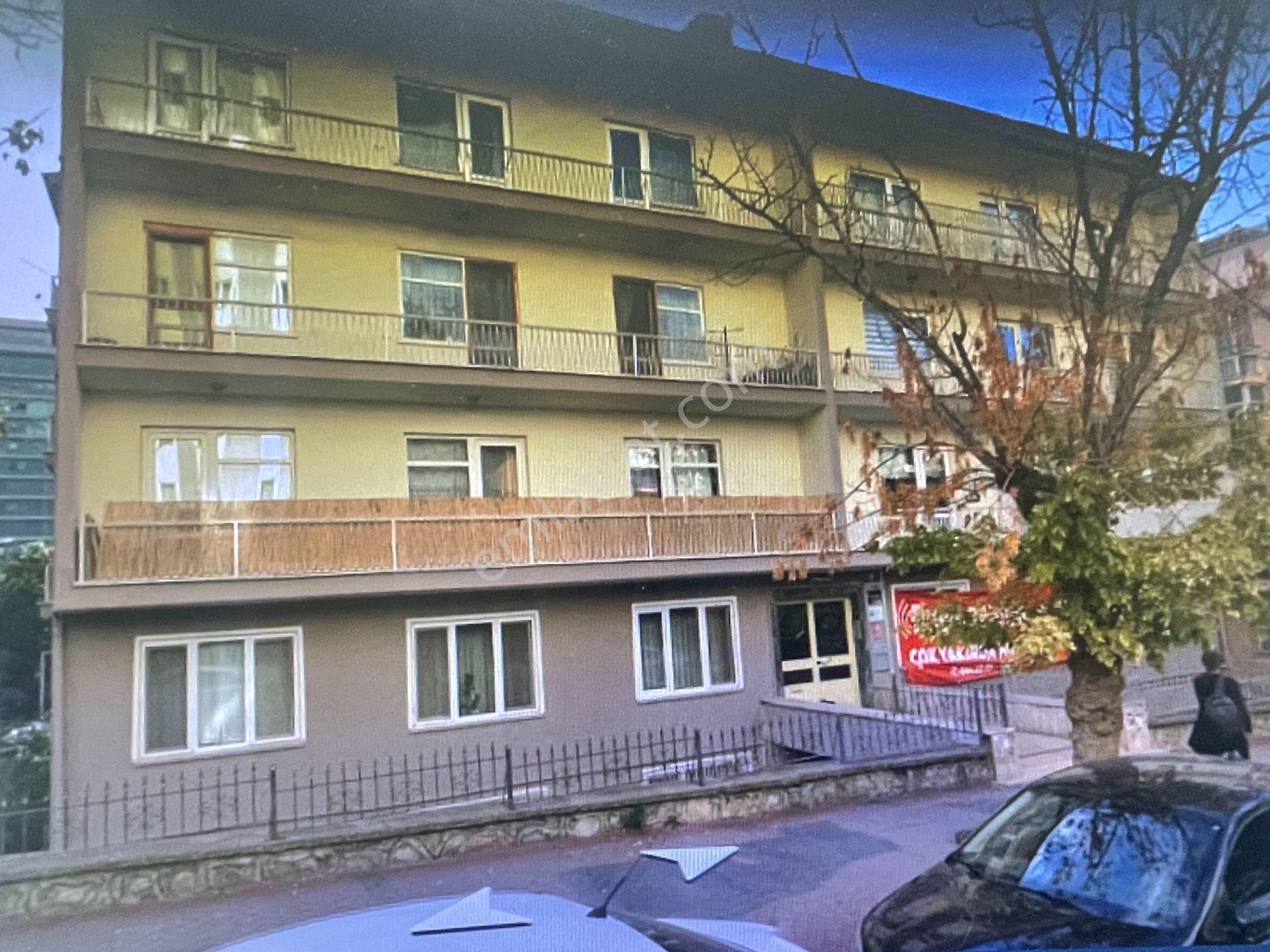 Büklüm Sokak Lokman Hekim Yanı 3+1 Merkezi Isınma Pay Ölçerli 110m2 Ön Cephe 3. Kat