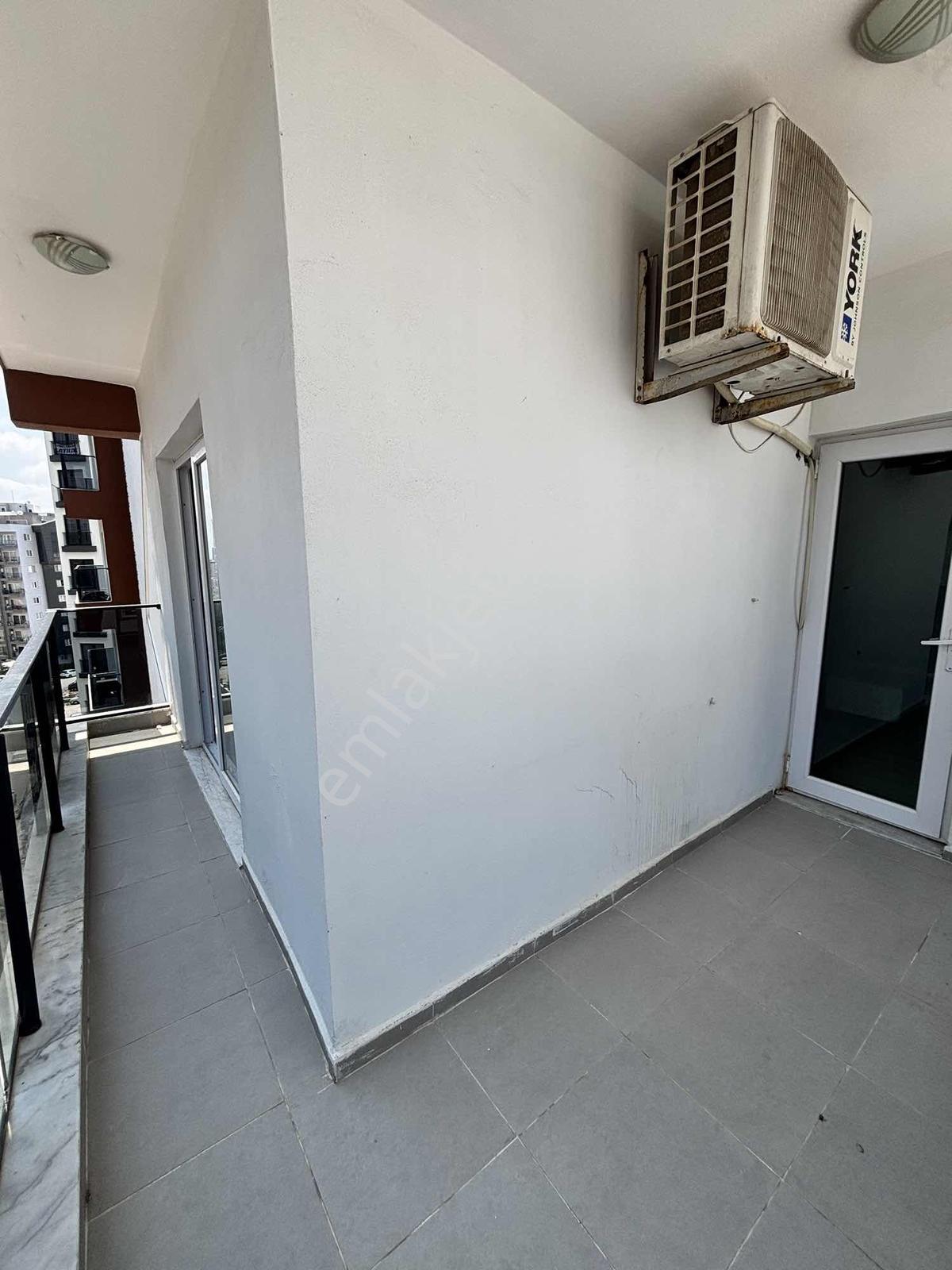 Çarkıpare'de Stadyum Manzaralı Geniş Oturumlu Sıfır Eşyalı 1+1 - Görsel 17