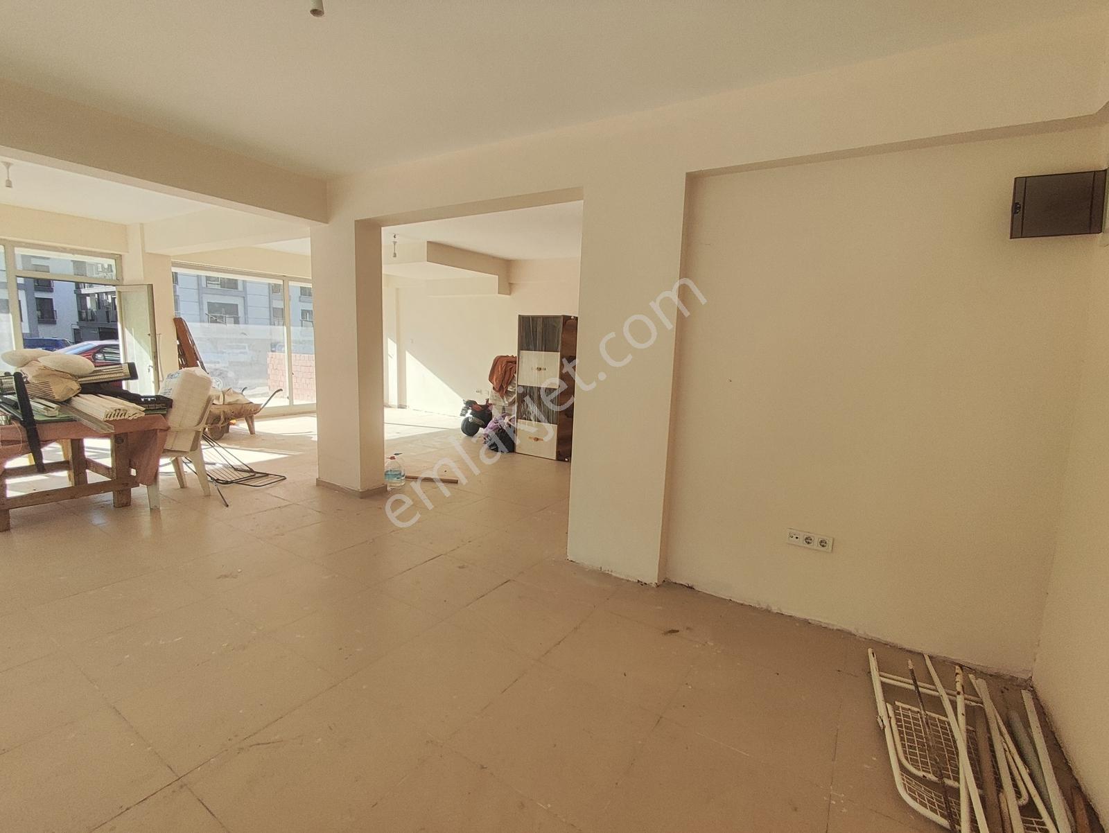 Ulukentte Merkezi Konumda Kiralık Dükkan - Görsel 12
