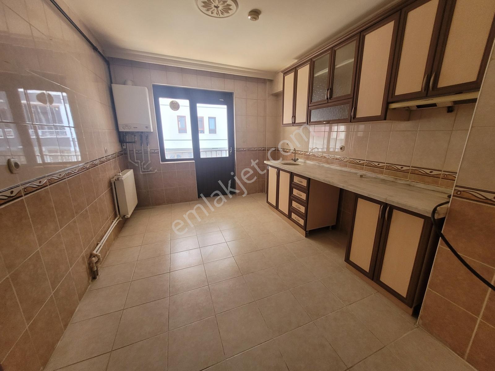 Ahiler'den Esertepe Mahallesinde Salon Bağımsız 3 Oda 1 Salon