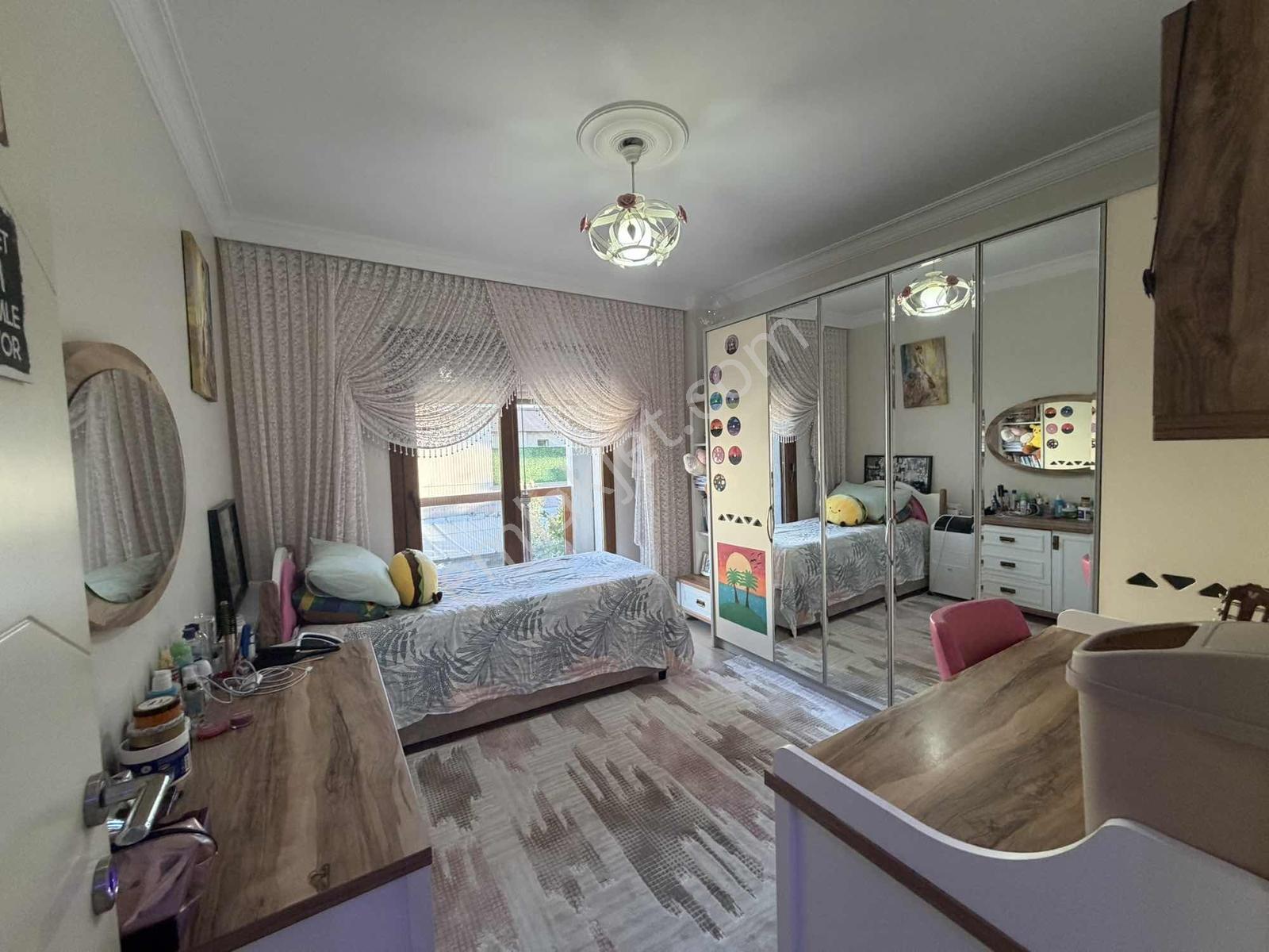 Menderes Kasımpaşa Mah De 270 M2 4+1 Ultra Lüks Satılık Villa - Görsel 5