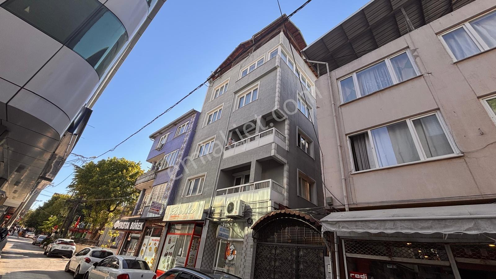 Osmangazi Hürriyet Mahallesinde Merkezi Konumda 4 Katlı Bina