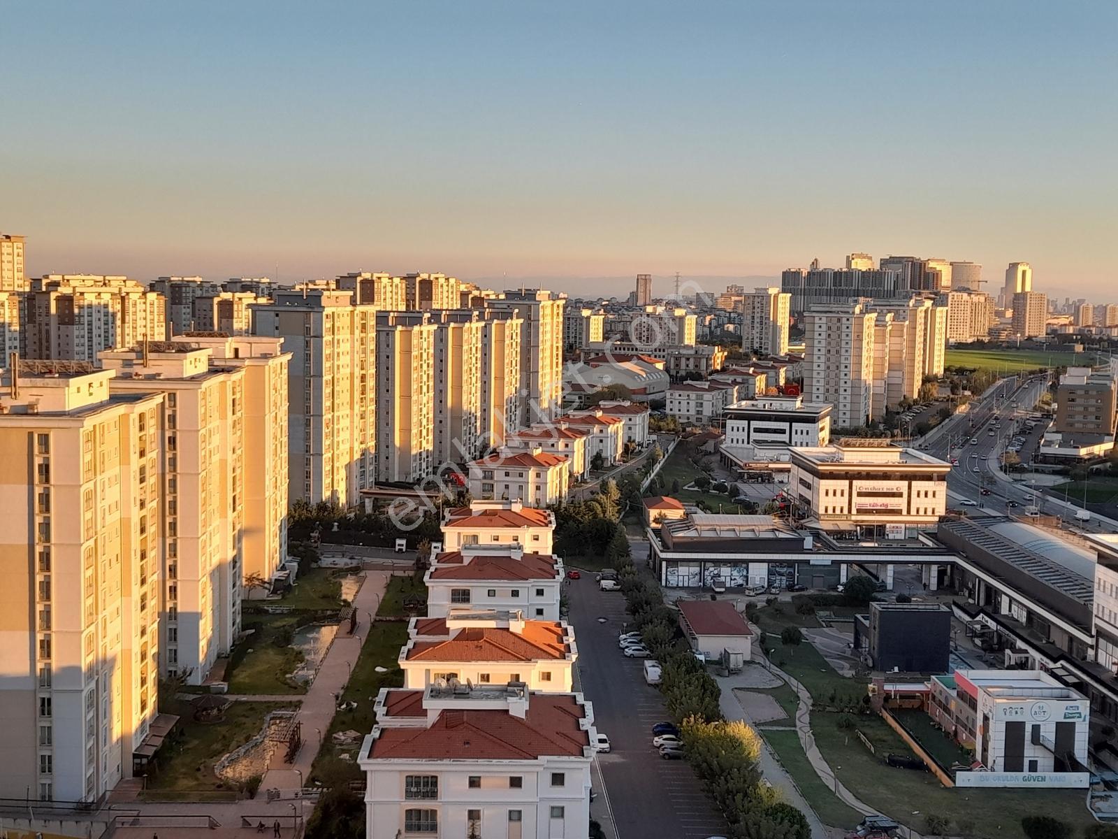 Bahçekent Emlak Konutlarında Üç Cepheli 138 M2(kiralık)