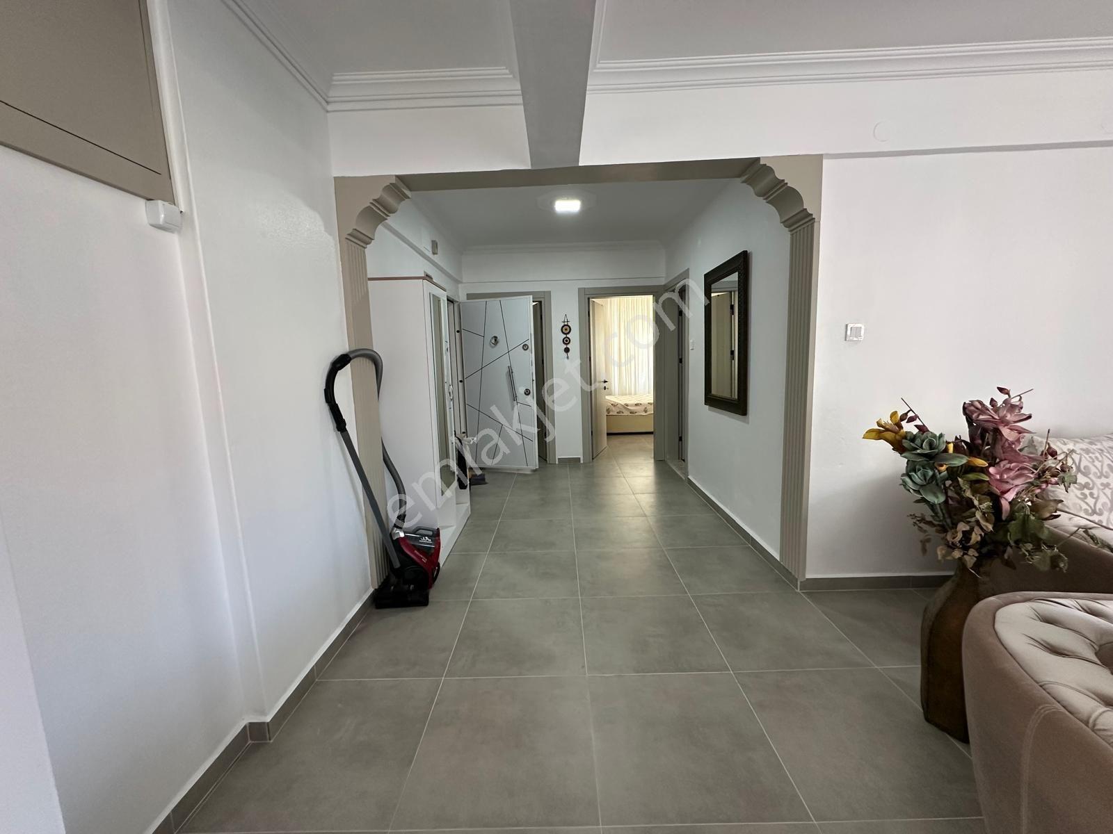 Altınoluk Çarşı İçerisinde Denize Yakın Konumda 2+1 İçi Komple Yapılı Masrafsız Teraslı Daire - Görsel 16