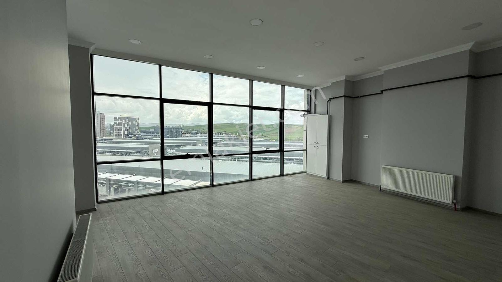 OTONOMİ D3 BLOKTA 600M2 SATILIK TERASLI KOMPLE OFIS KATI - Görünüm 3