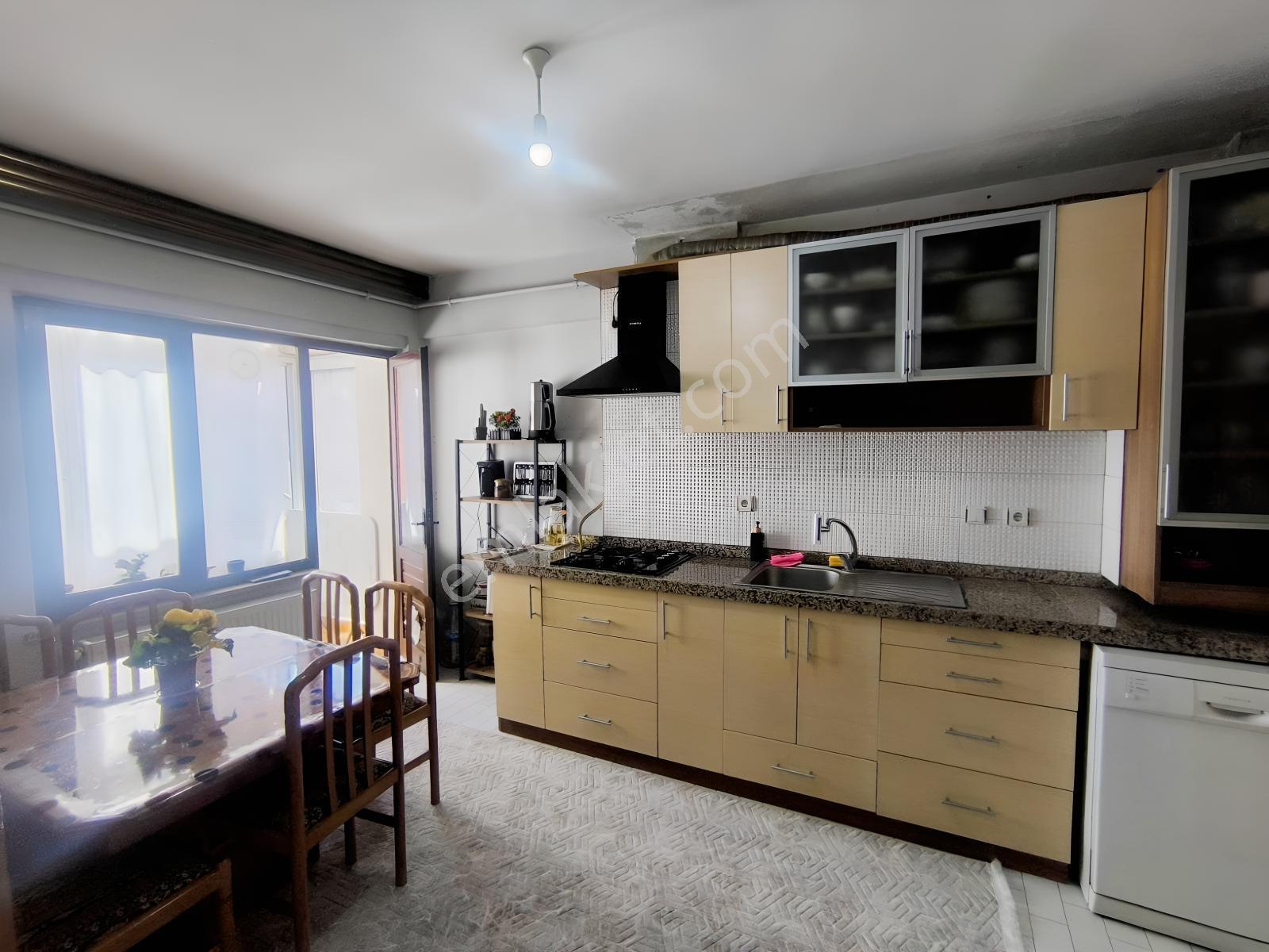 Bartın Merkez Çarşı İcerisinde Satılık 140m2 3+1 Daire - Görsel 3