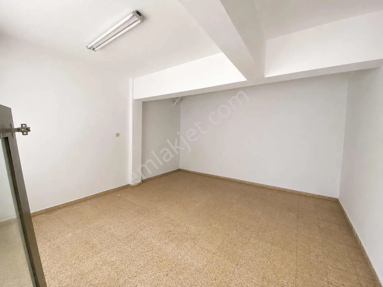 Üniversite Yakını Cadde Üstü Kiralık Dükkan