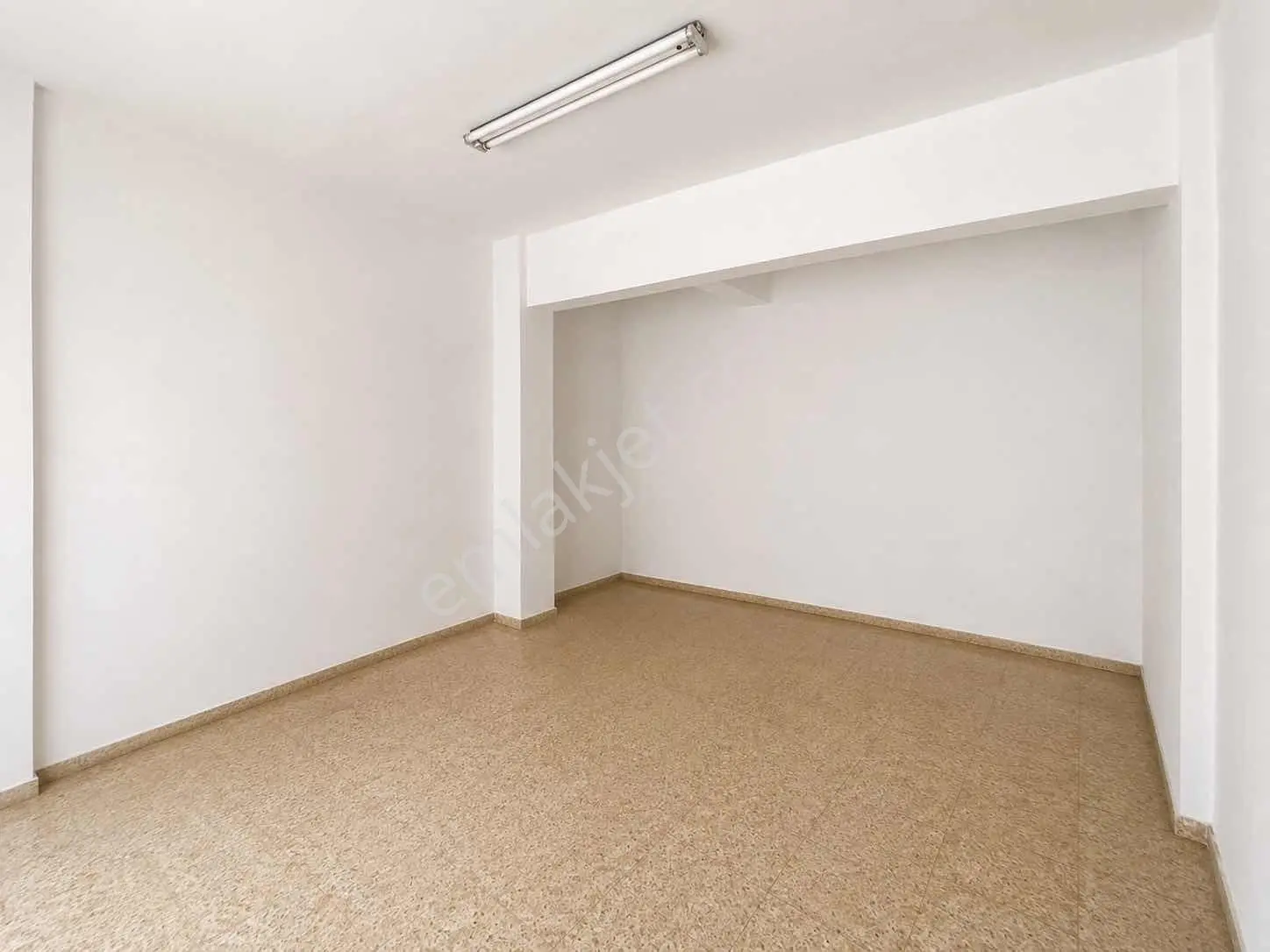 Üniversite Yakını Cadde Üstü Kiralık Dükkan - Görsel 5