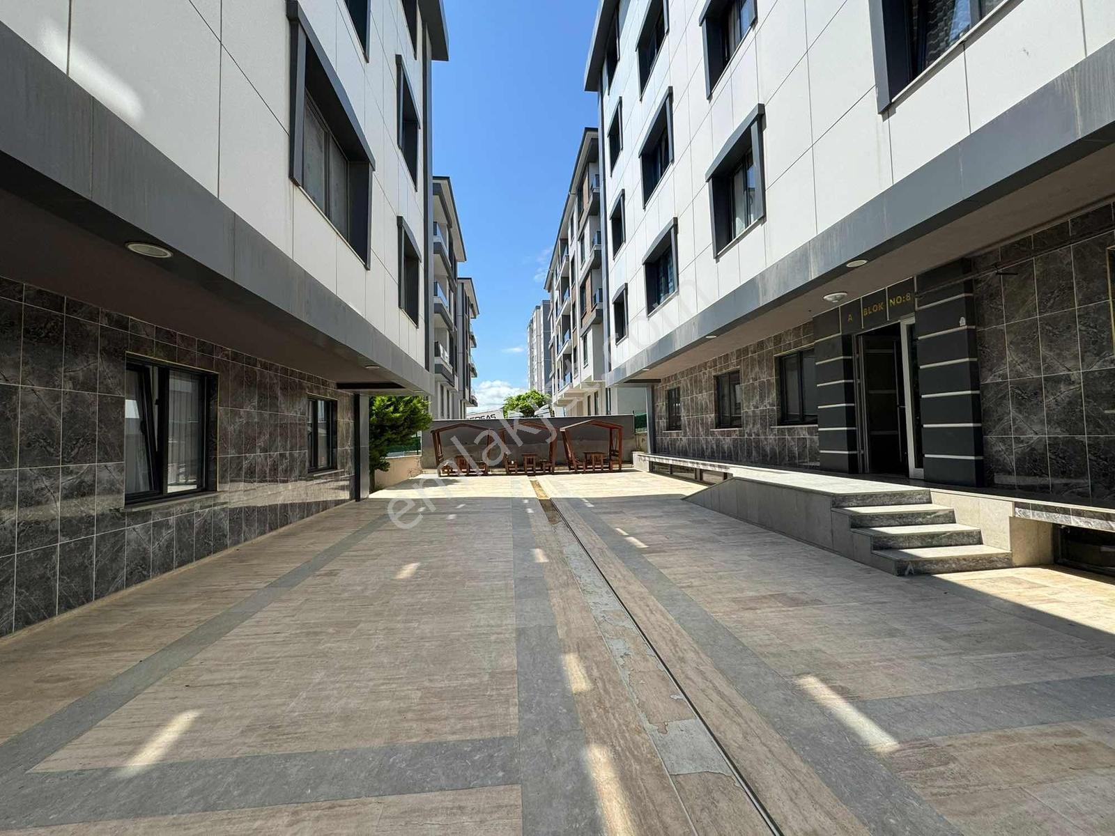 Ze/max^tan Gültepe Mah. Erkul Sitesinde Kiralık 2+1 Giriş Daire