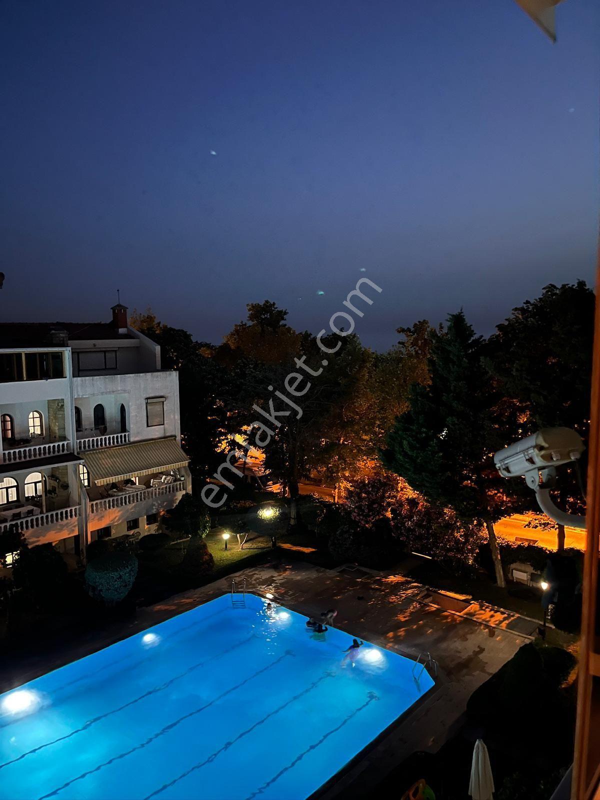 Gürpınarda Site İçerisinde Havuzlu Villa - Görsel 13