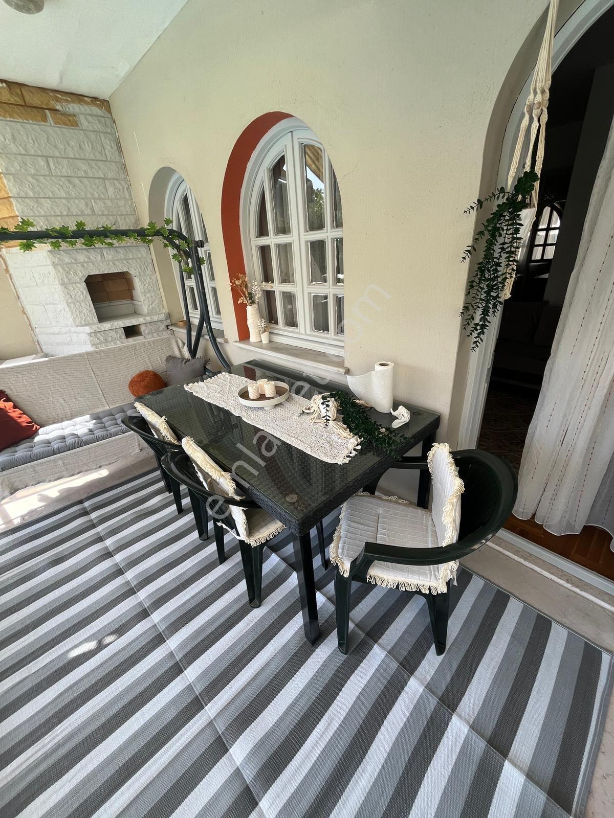 Gürpınarda Site İçerisinde Havuzlu Villa - Görsel 11