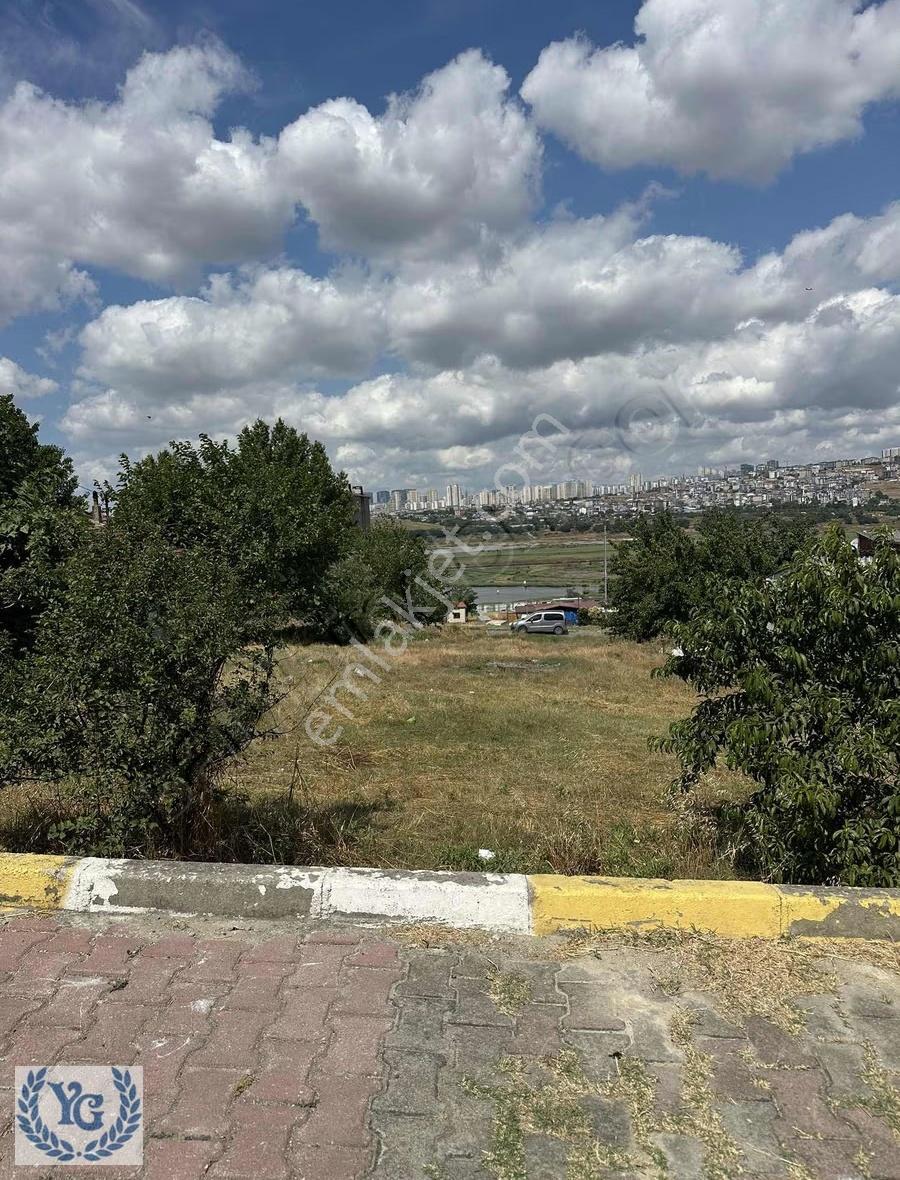Yarımburgaz Mahallesinde Satılık 300 M Arsa