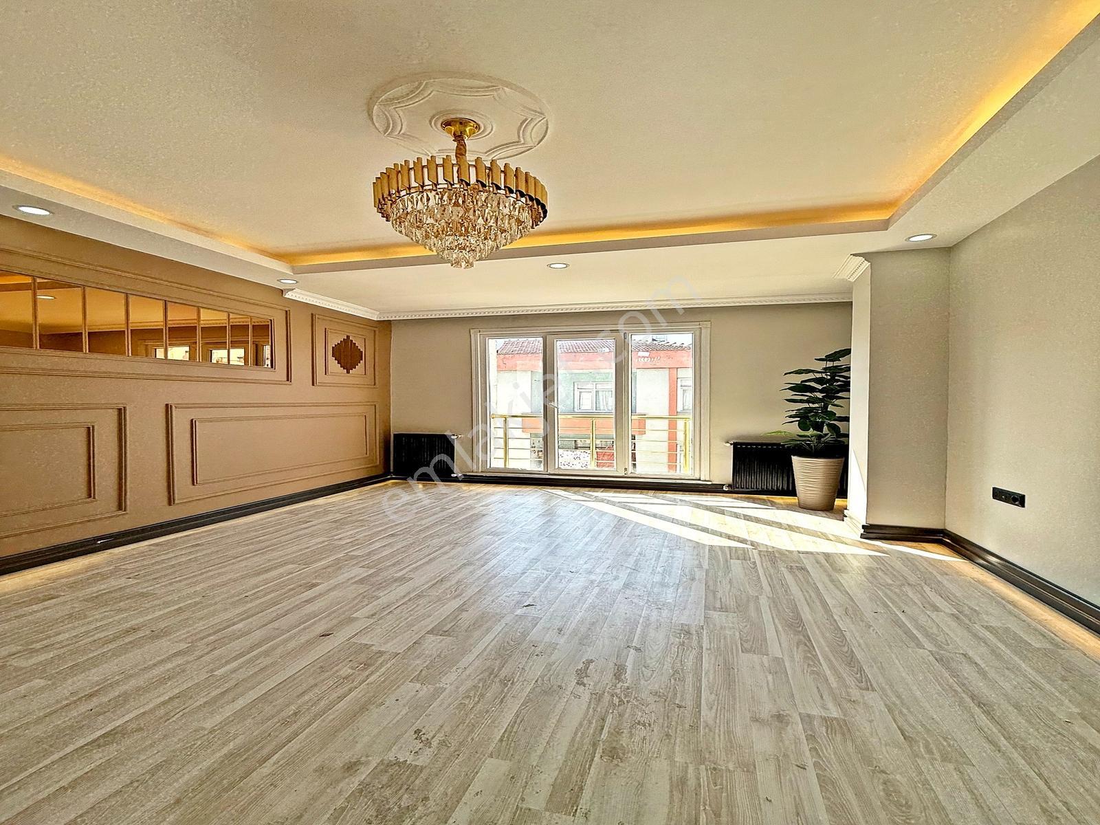 Talatpaşa Mahallesi Rıfat Ilgaz Okuluna Yakın Full Dekorlu 2+1