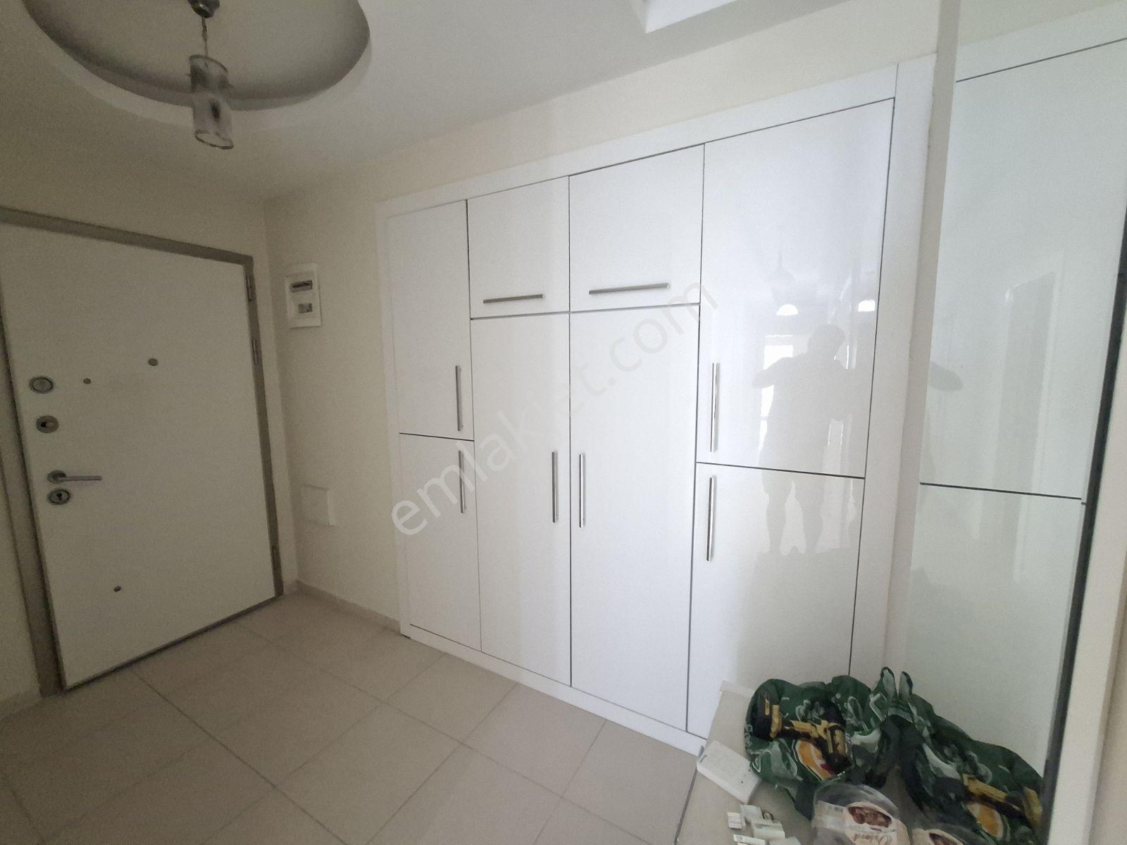 Kuşadası Ege Mahallesinde Satılık Masrafsız 3 Oda 1 Salon Daire - Görsel 3