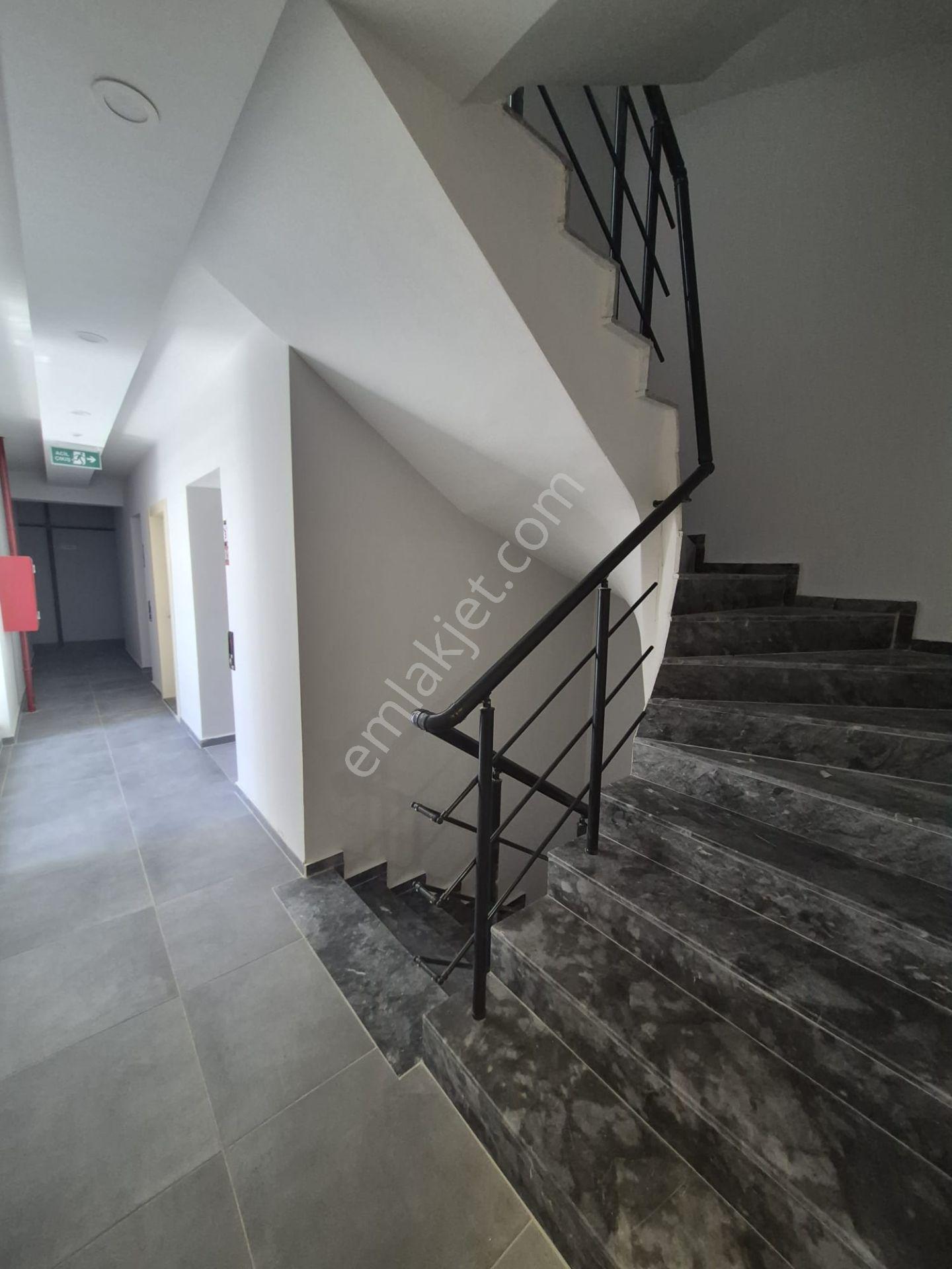 Yıldıztepe'de Prestijli Sitede Sıfır 3+1 Ön Cephe Köşe Daire - Görsel 34
