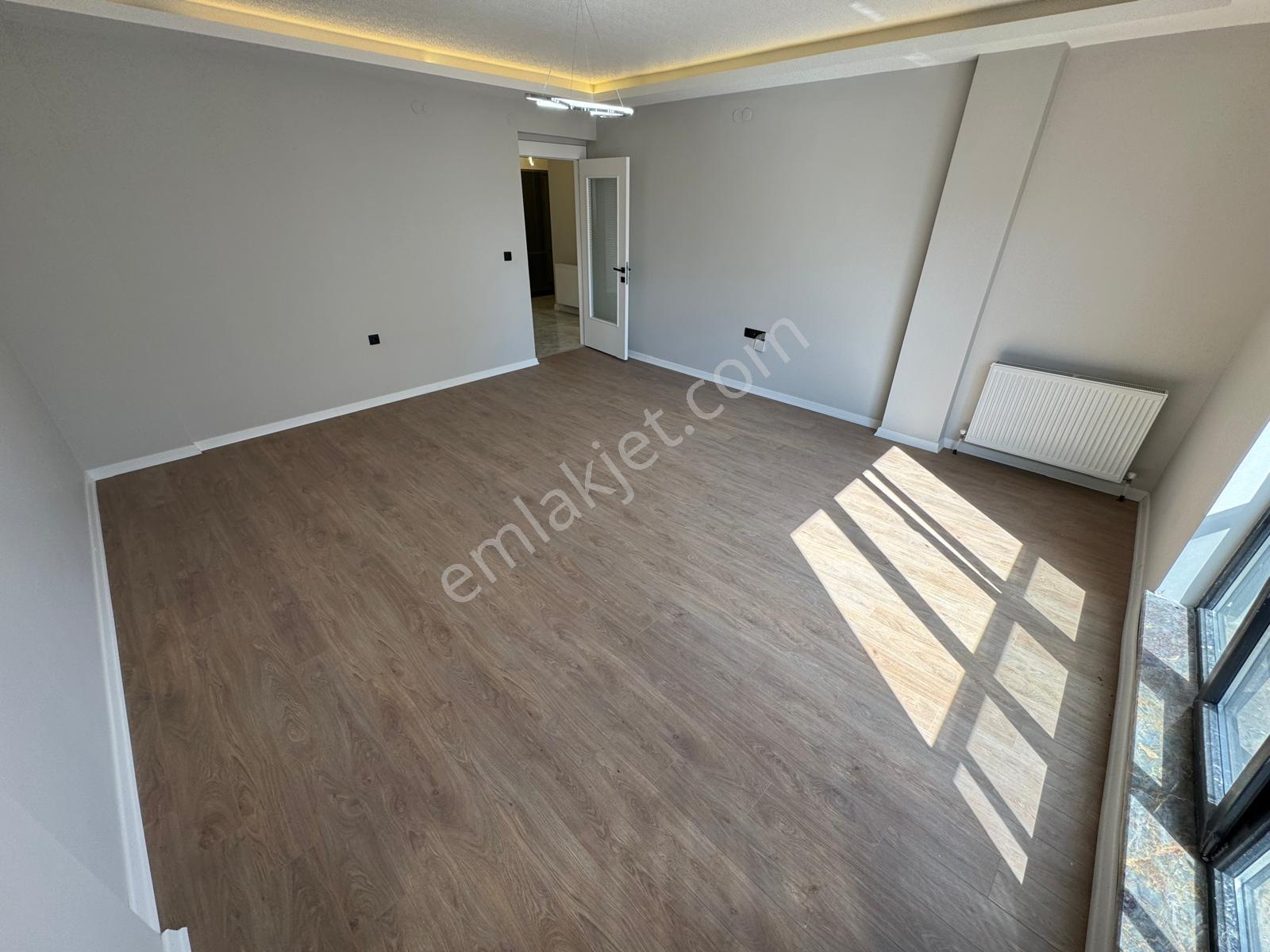 Malazgirt Mah.3+1 Asansörlü Ara Katta Sıfır Ön Cephe Daire - Görsel 15