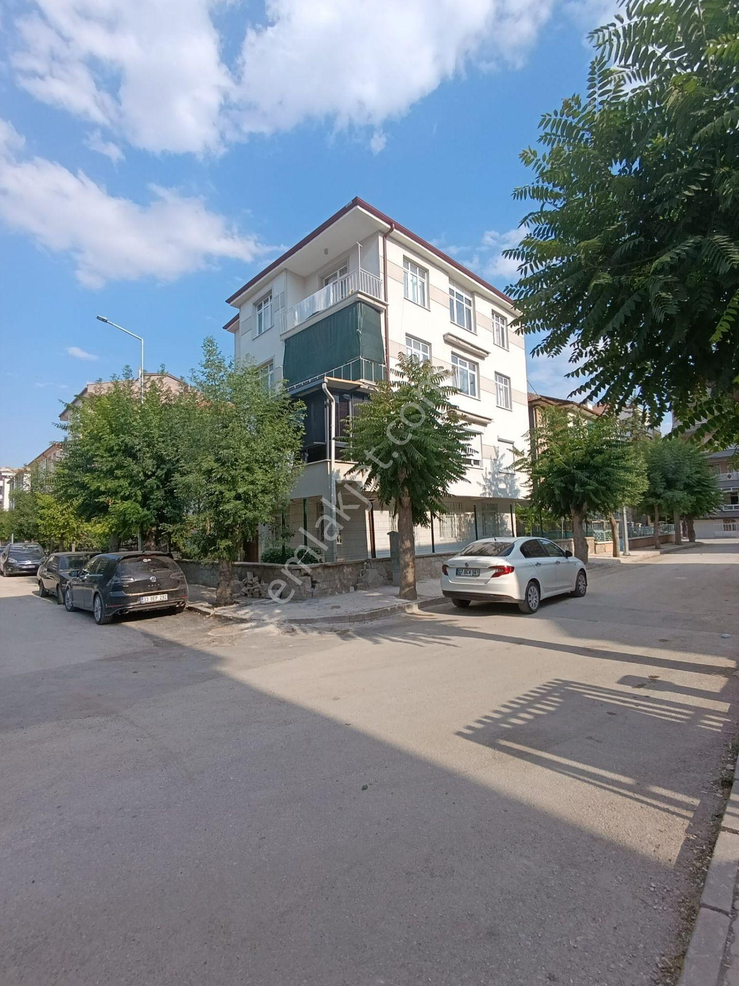 Emlaknomi'den Nefise Sultan Mah.3+1 Arakat Masrafsız 140m2 Cam Balkon Panjur Klima Duvar Kağıt - Görsel 2