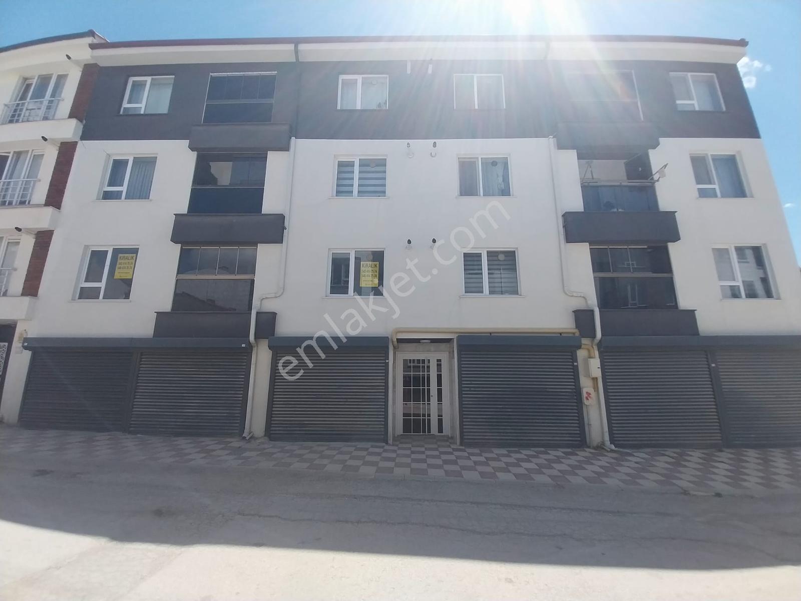 Çamlıca Tombakzade Bulvarı Yakını Özel Garajlı Satılık 2+1 Daire