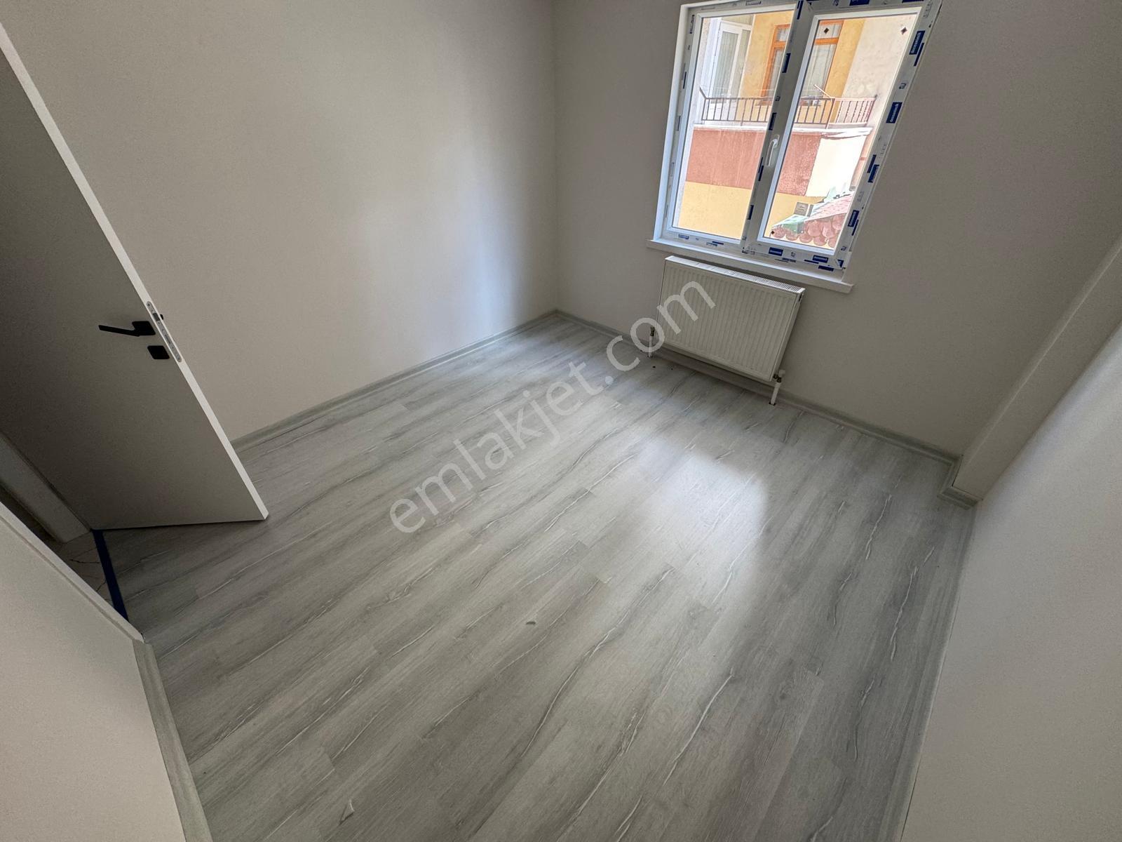 Malazgirt Mah.3+1 115m2 Masrafsız Ara Katta Ön Cephe Daire - Görsel 3