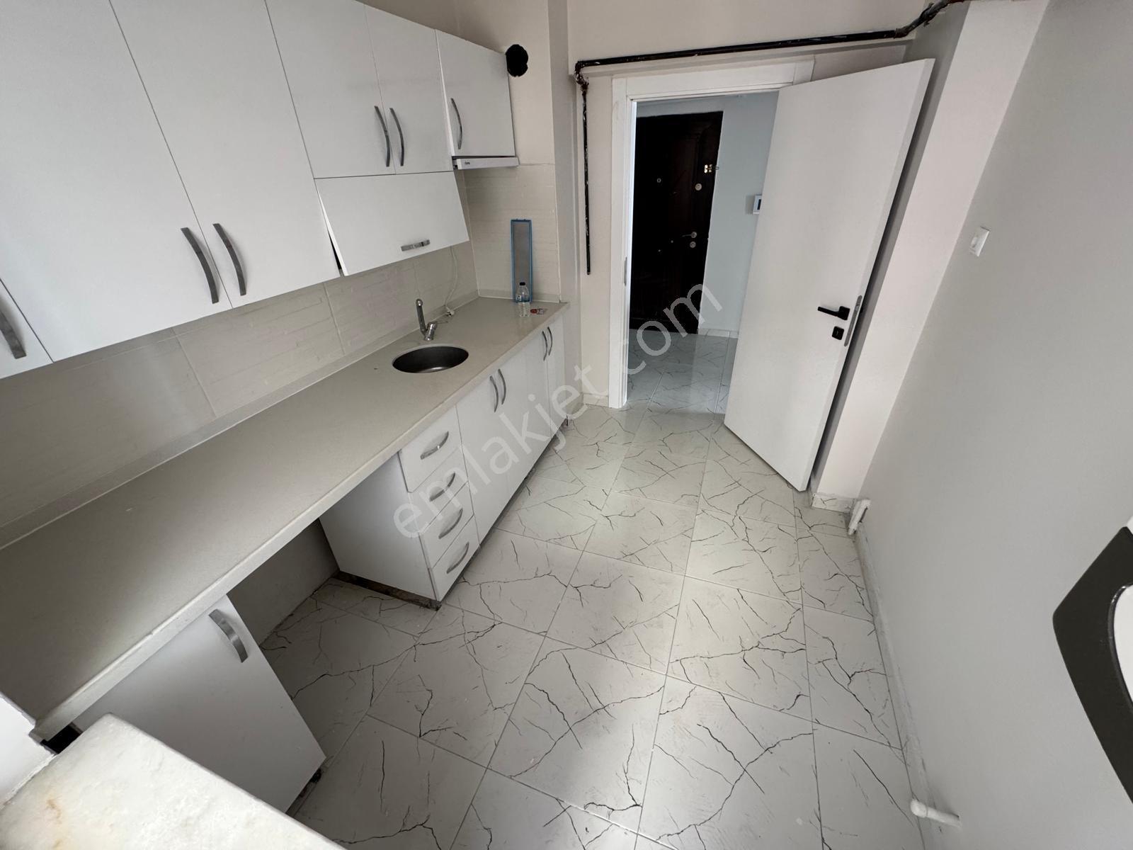 Malazgirt Mah.3+1 115m2 Masrafsız Ara Katta Ön Cephe Daire