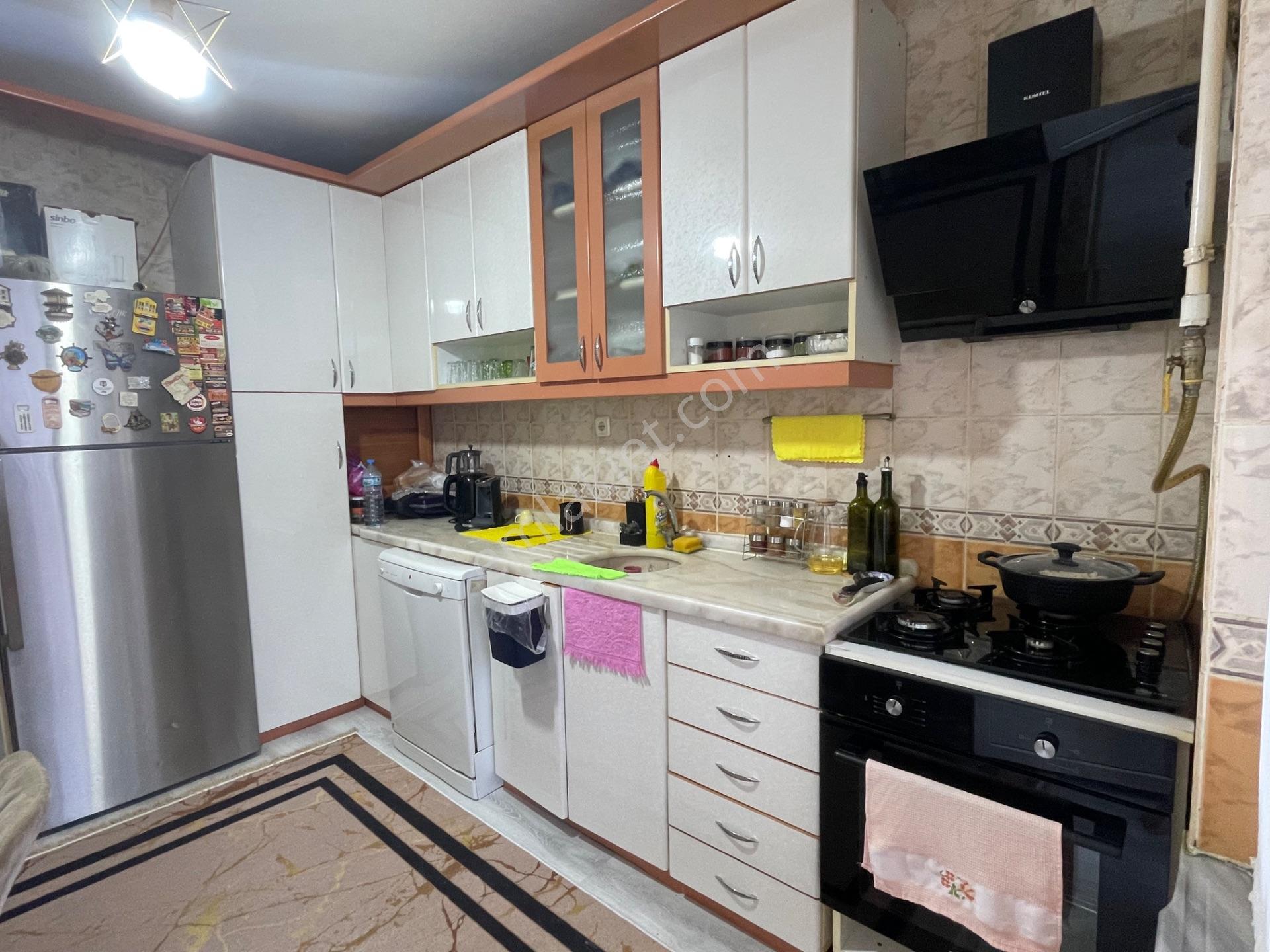 Muhittin Mahallesi'nde 150 M² Geniş, Masrafsız, 4 Balkonlu 3+1 Satılık Daire - Görsel 5