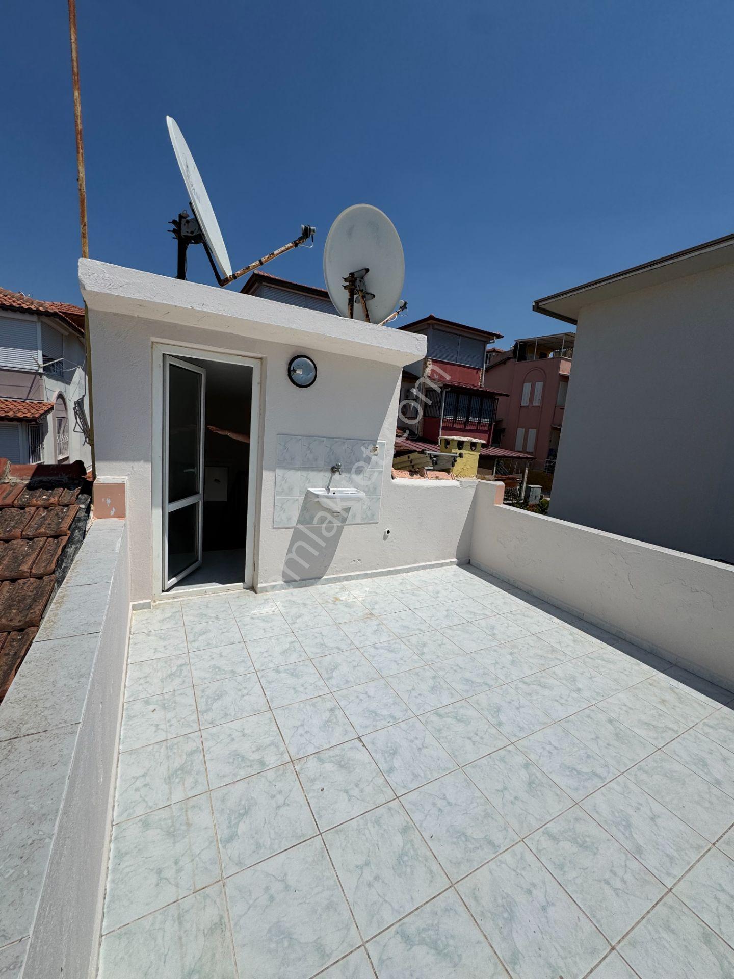 Deniz Manzaralı/ Bahçeli Site İçerisinde Havuzlu Villa - Görsel 23